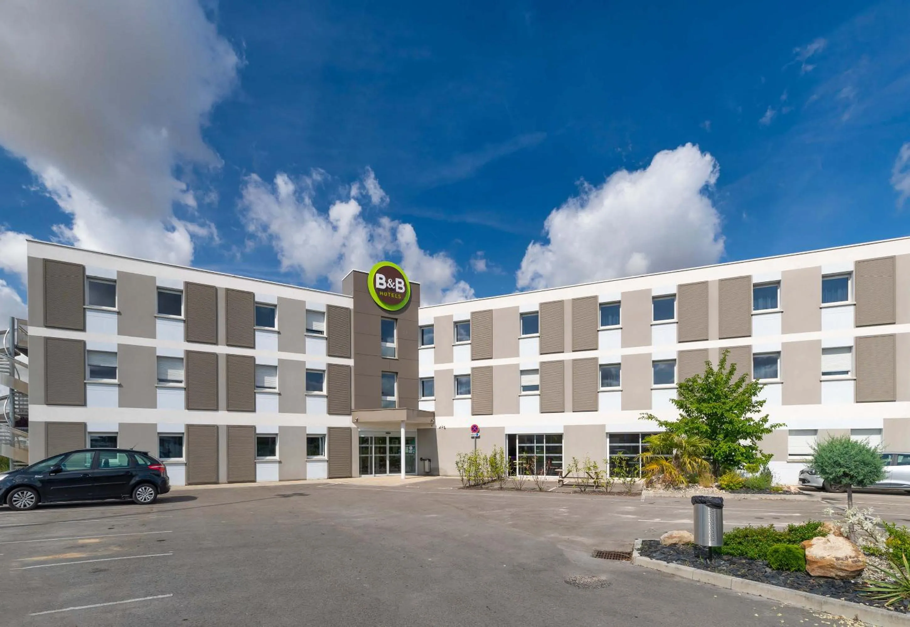 Property building in B&B HOTEL Romilly-sur-Seine