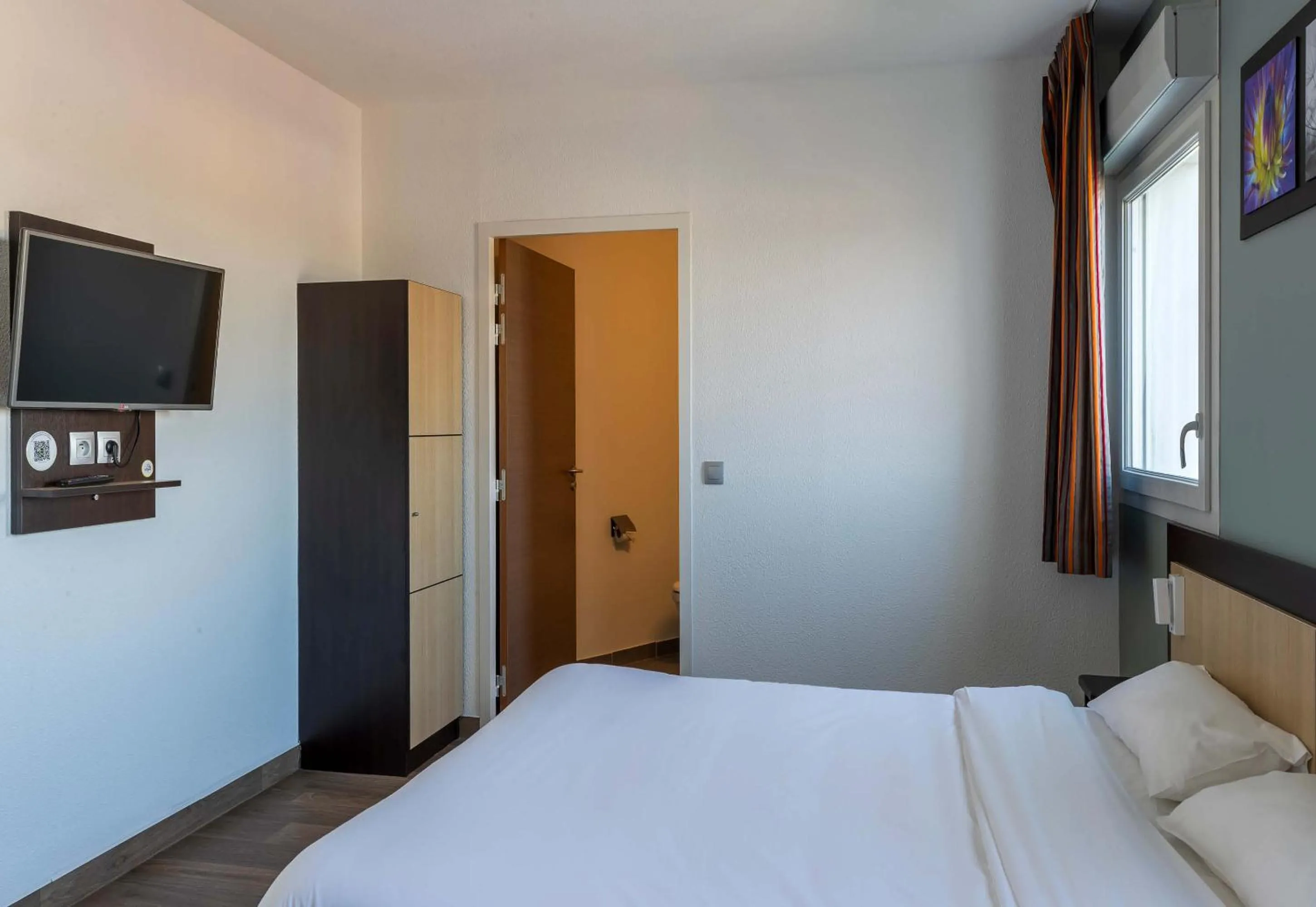 Bedroom, Bed in B&B HOTEL Romilly-sur-Seine