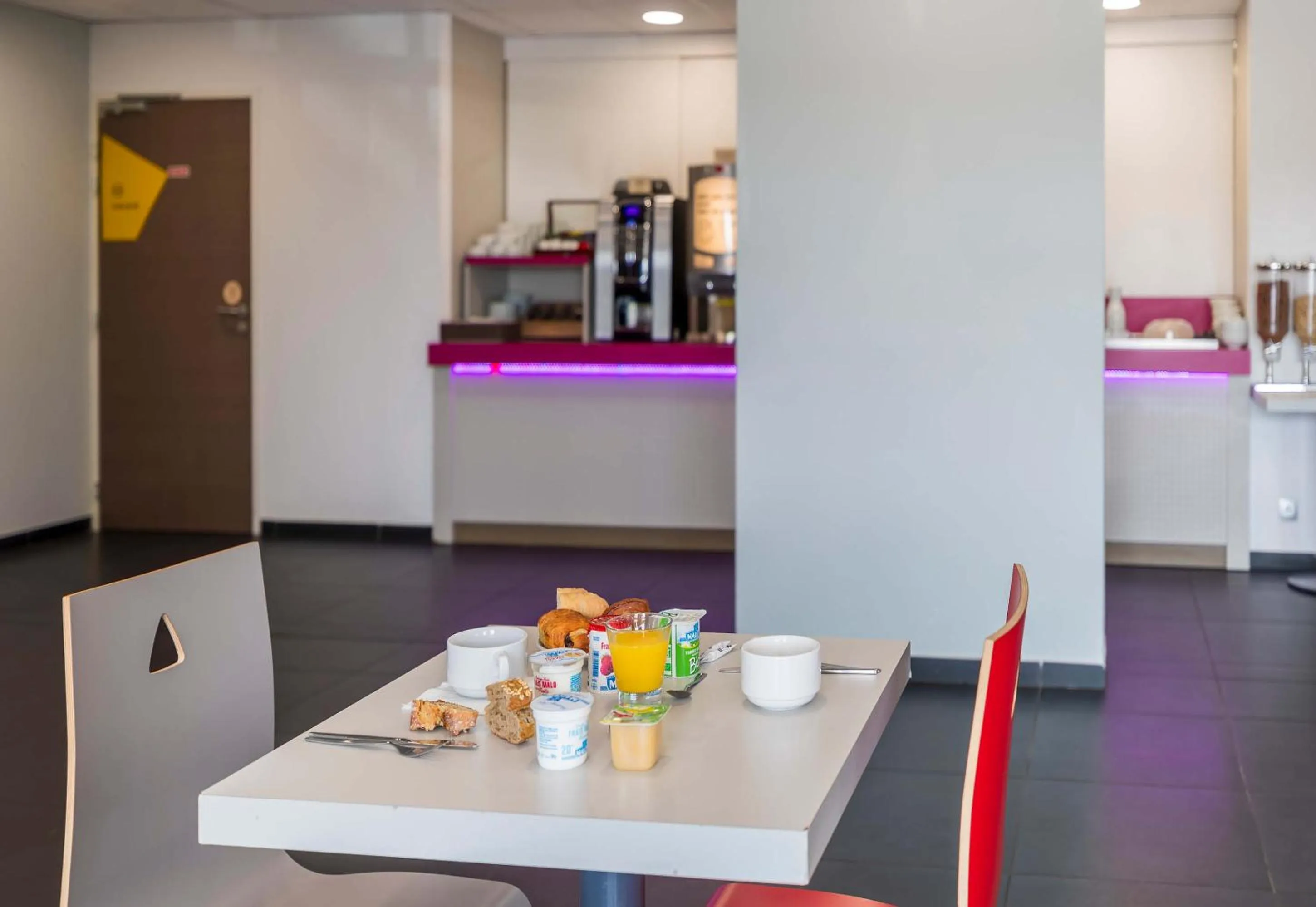 Restaurant/places to eat in B&B HOTEL Romilly-sur-Seine