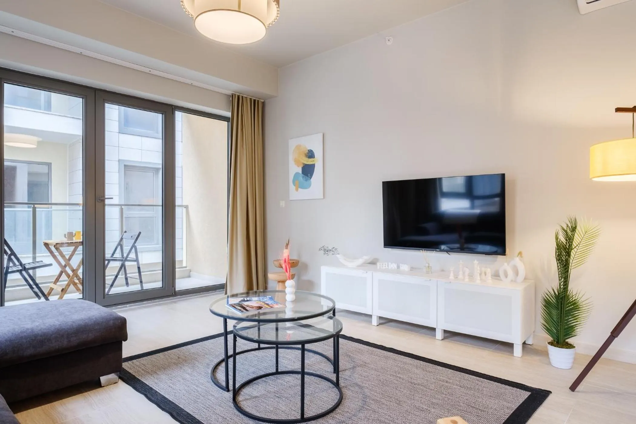 Communal lounge/ TV room in New Inn Hotel Cadde 54 Mall