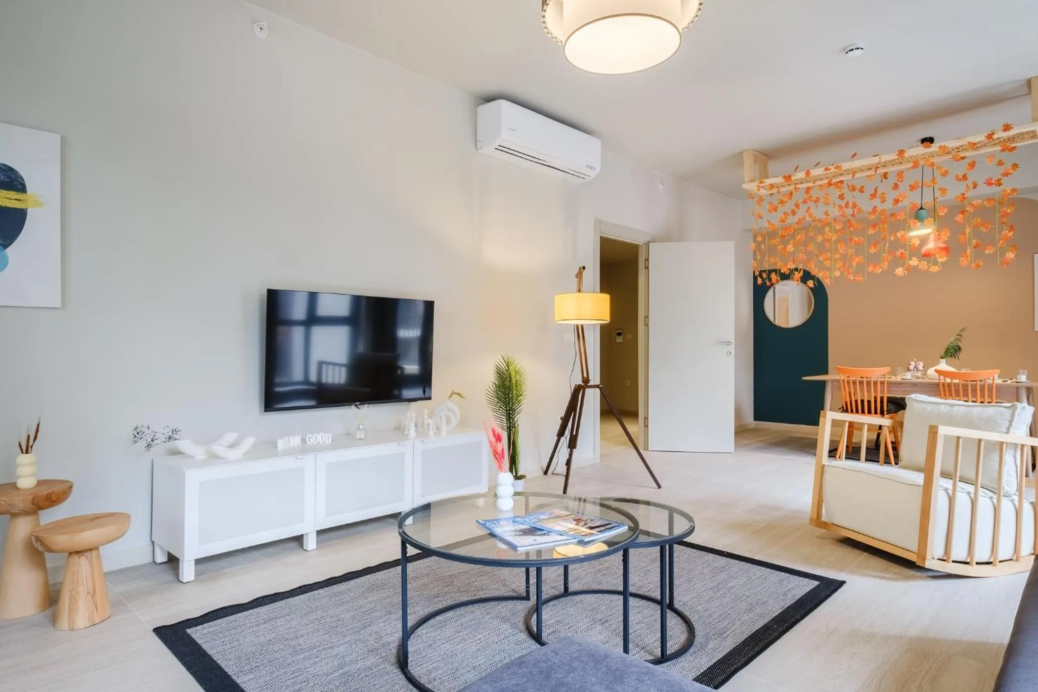 Communal lounge/ TV room in New Inn Hotel Cadde 54 Mall