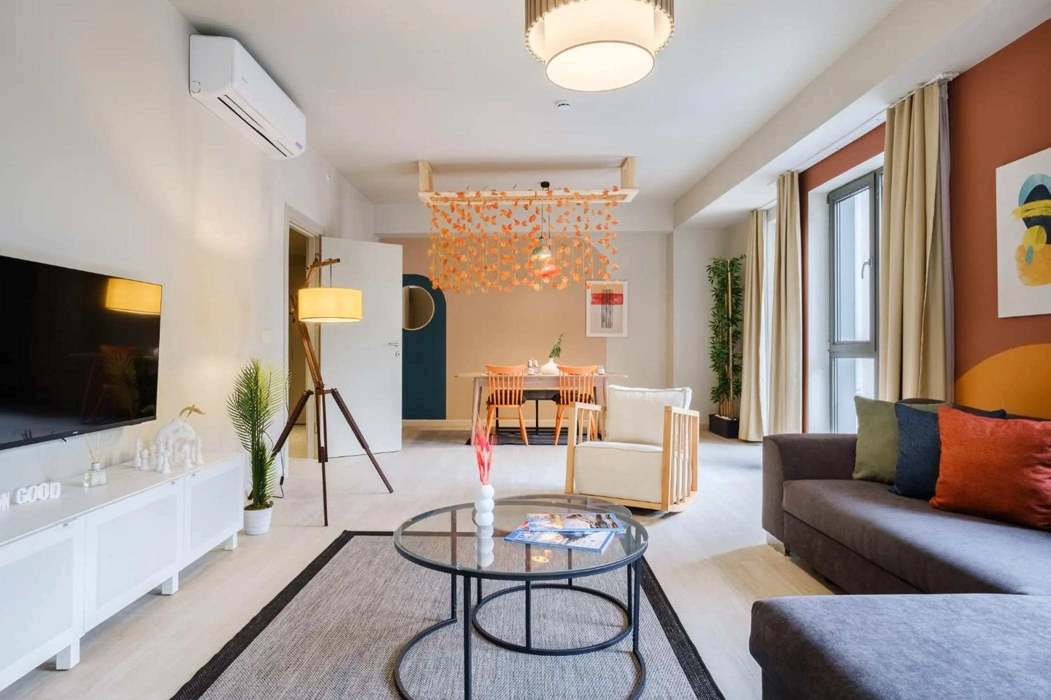 Communal lounge/ TV room in New Inn Hotel Cadde 54 Mall