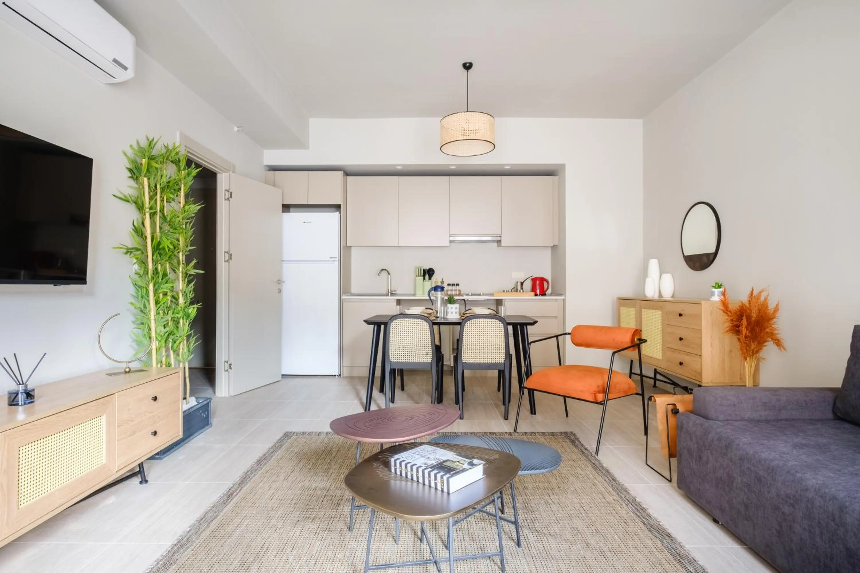 TV and multimedia in New Inn Hotel Cadde 54 Mall