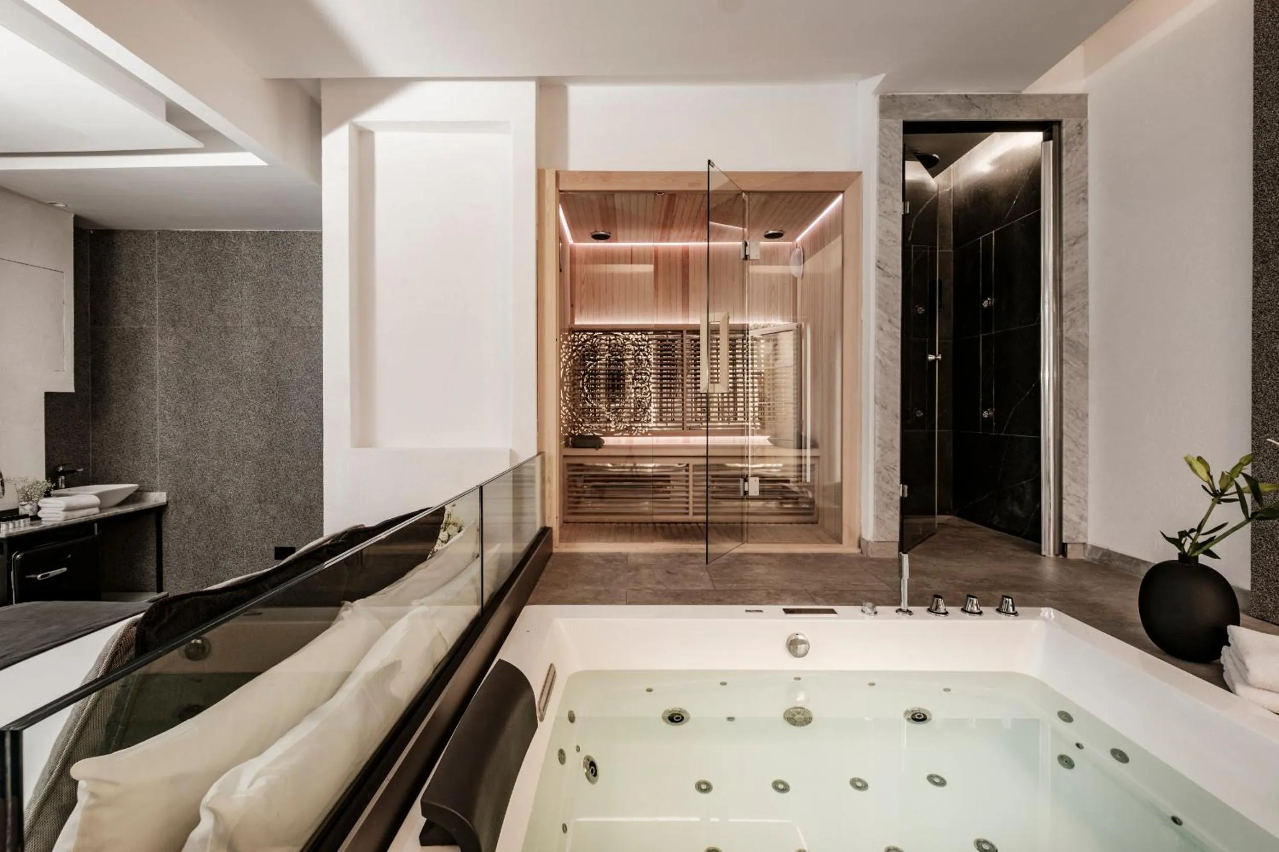 Hot Tub in Palazzo Ignazio