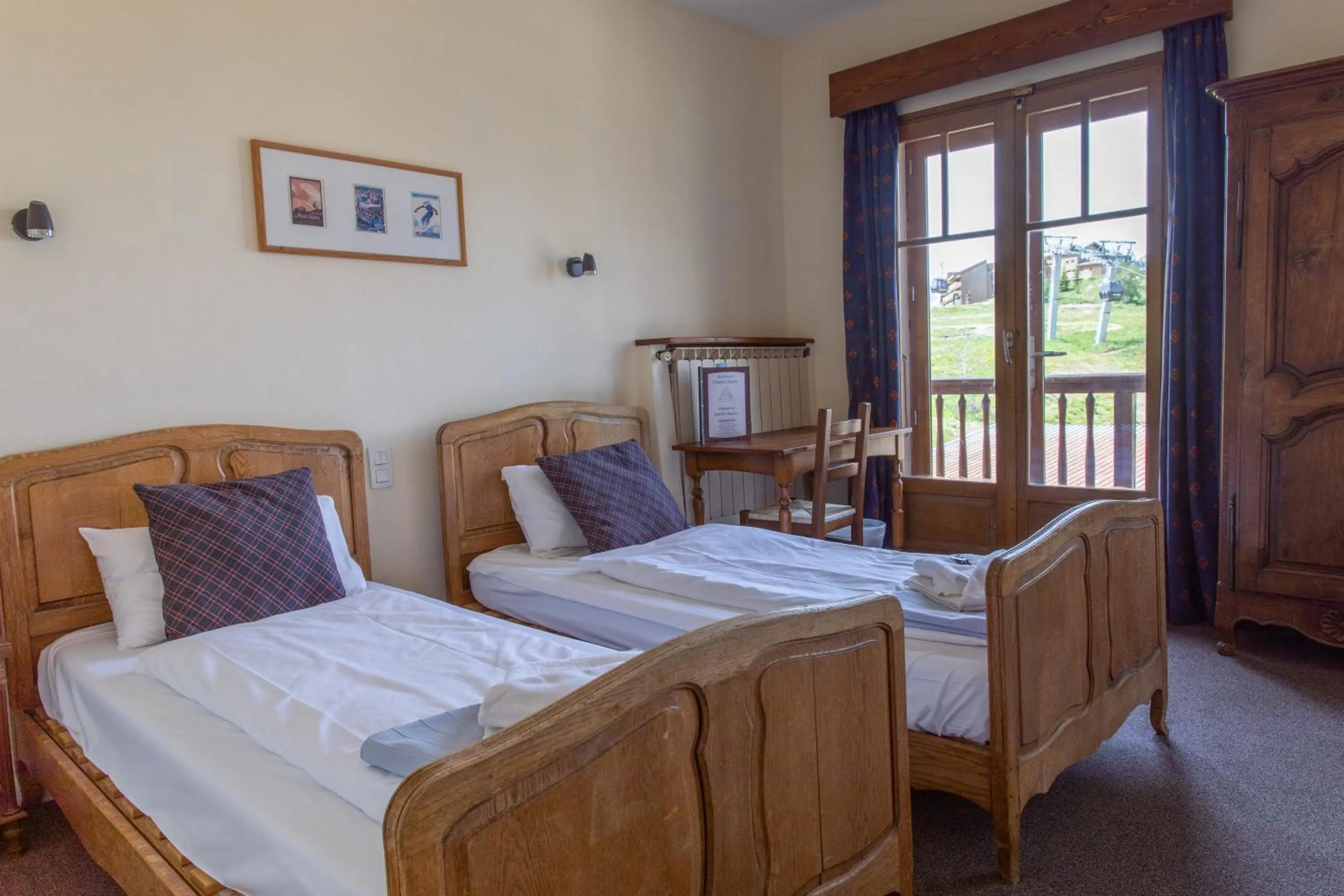 Bed in Hotel le Chamois