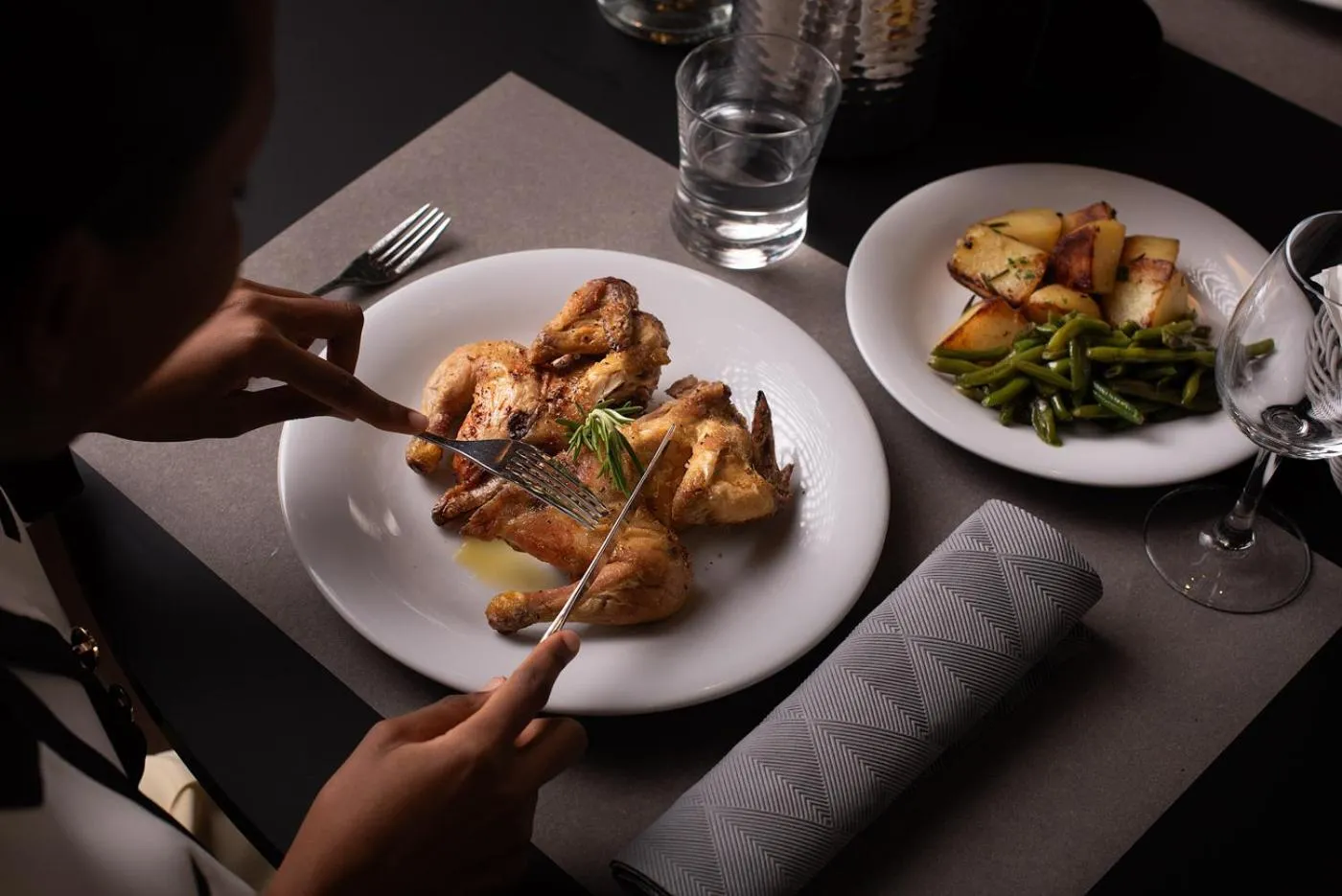 Restaurant/places to eat in Break Hotel