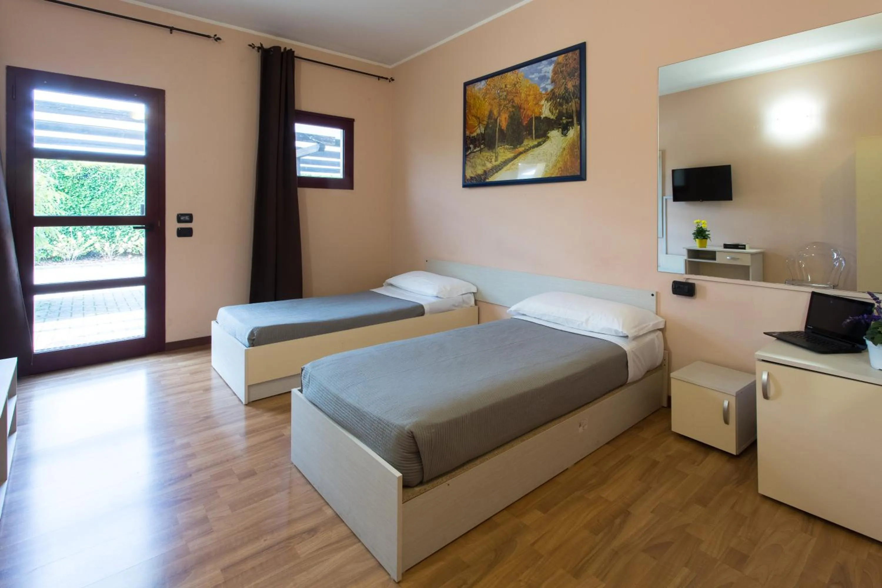 Photo of the whole room, Bed in Break Hotel