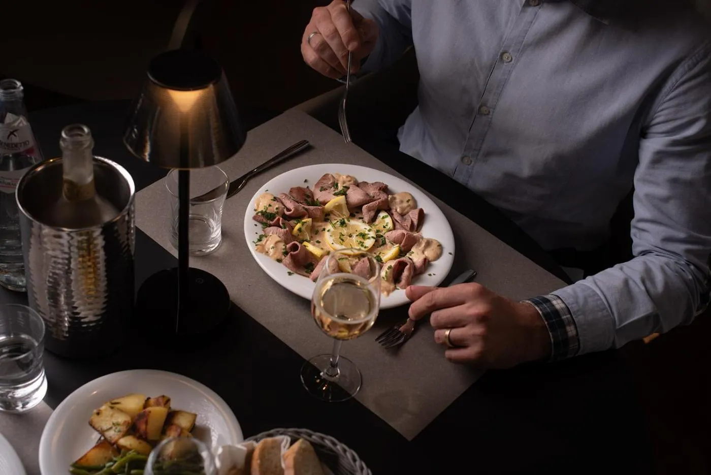 Restaurant/places to eat in Break Hotel