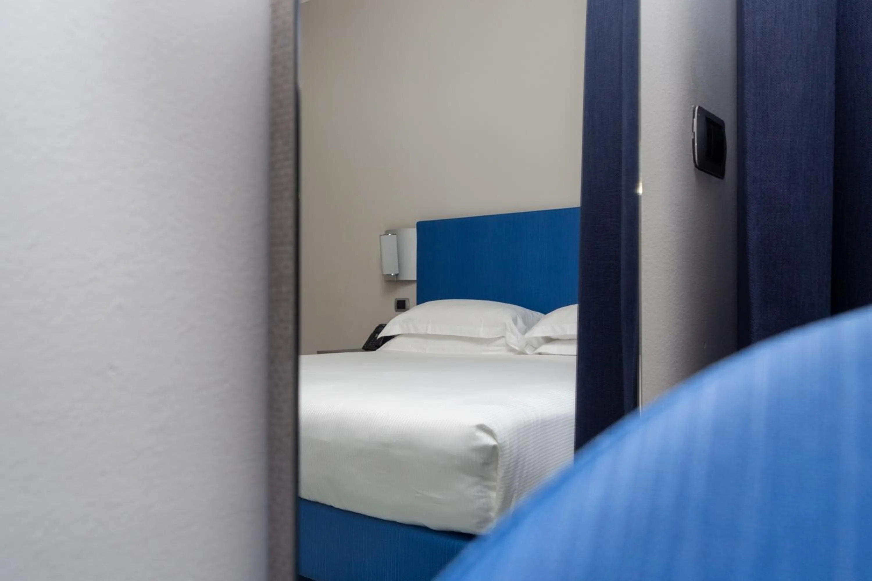 Photo of the whole room, Bed in HH Il Gabbiano