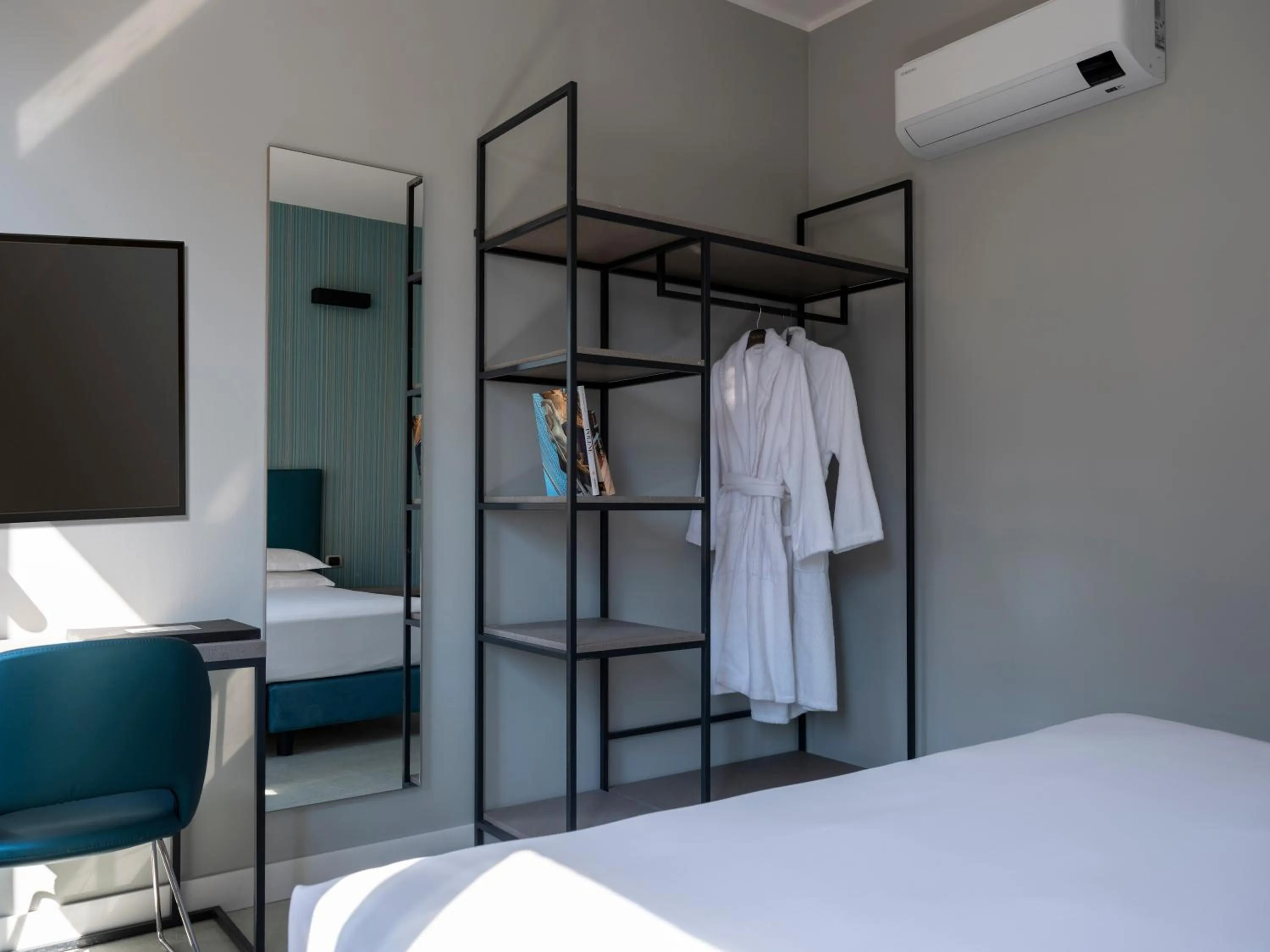 Photo of the whole room, Bed in HH Il Gabbiano