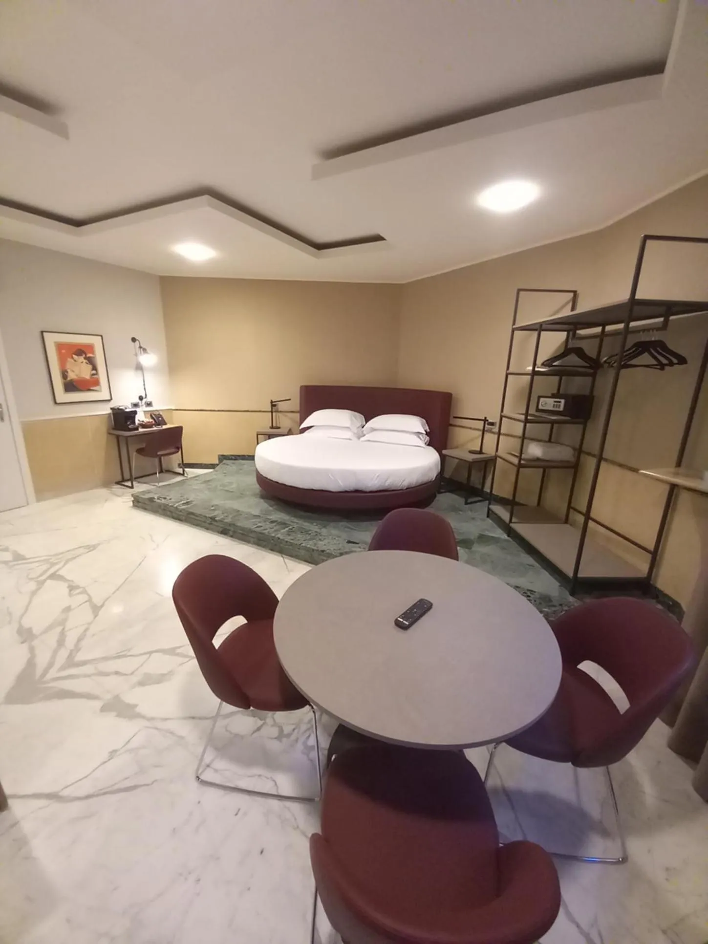 Photo of the whole room, Bed in HH Il Gabbiano