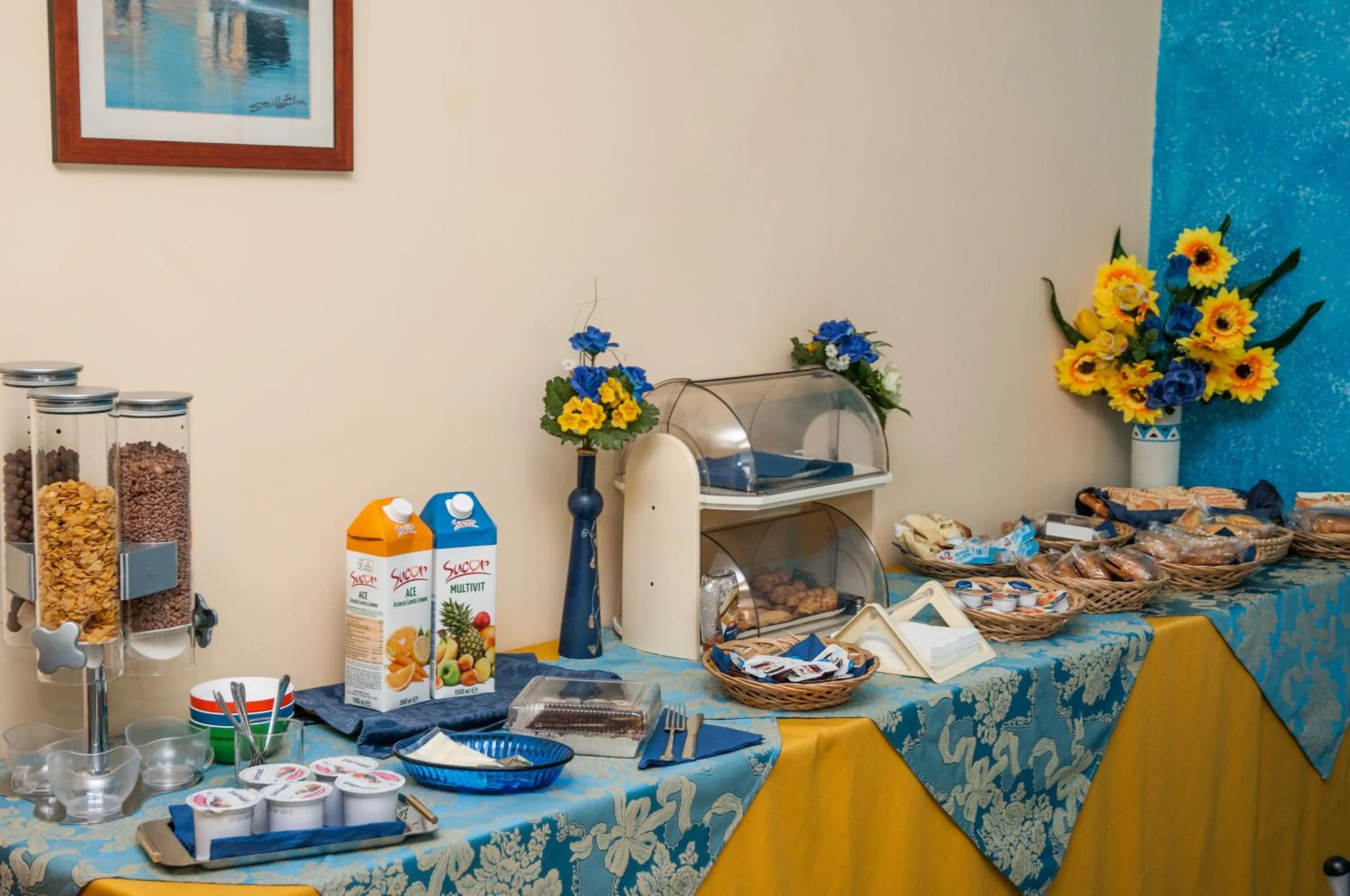 Food and drinks in Megaron Hotel