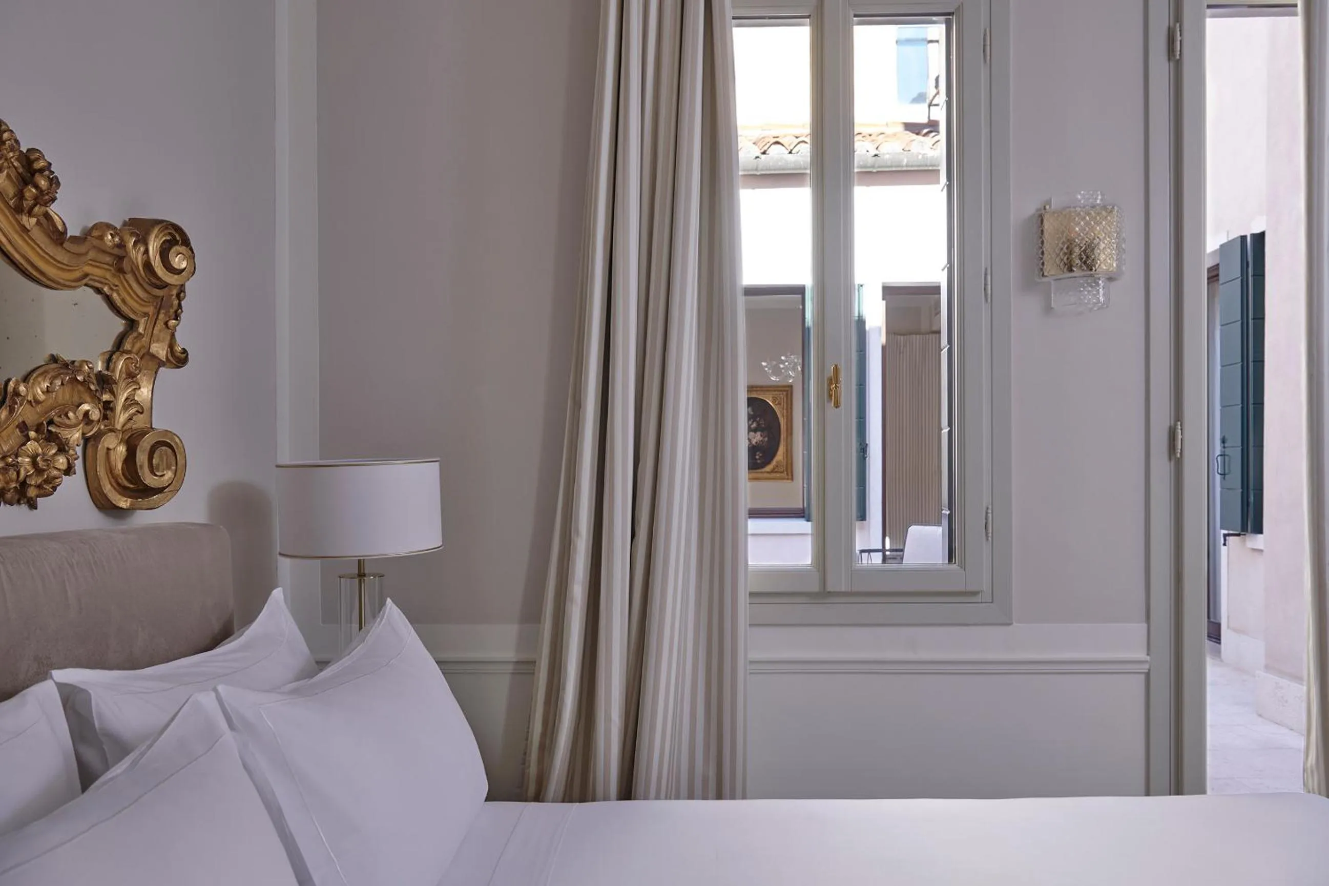 Bed in Violino d'Oro Venezia