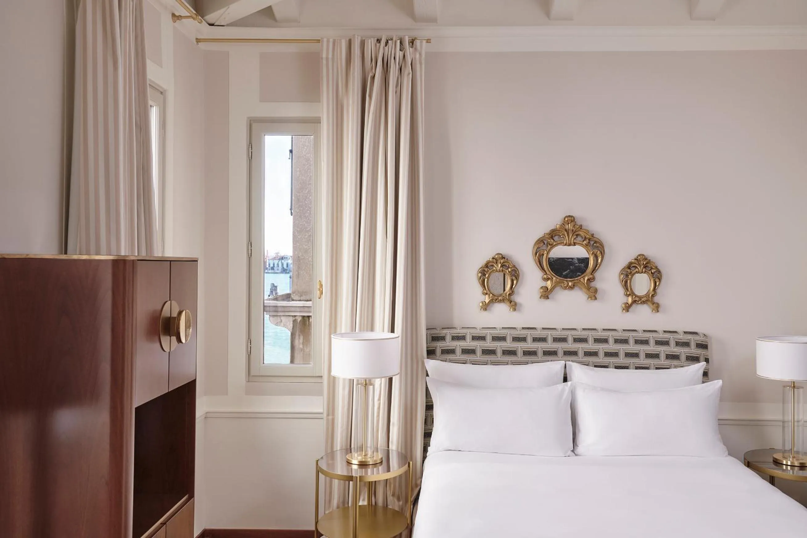 Bed in Violino d'Oro Venezia