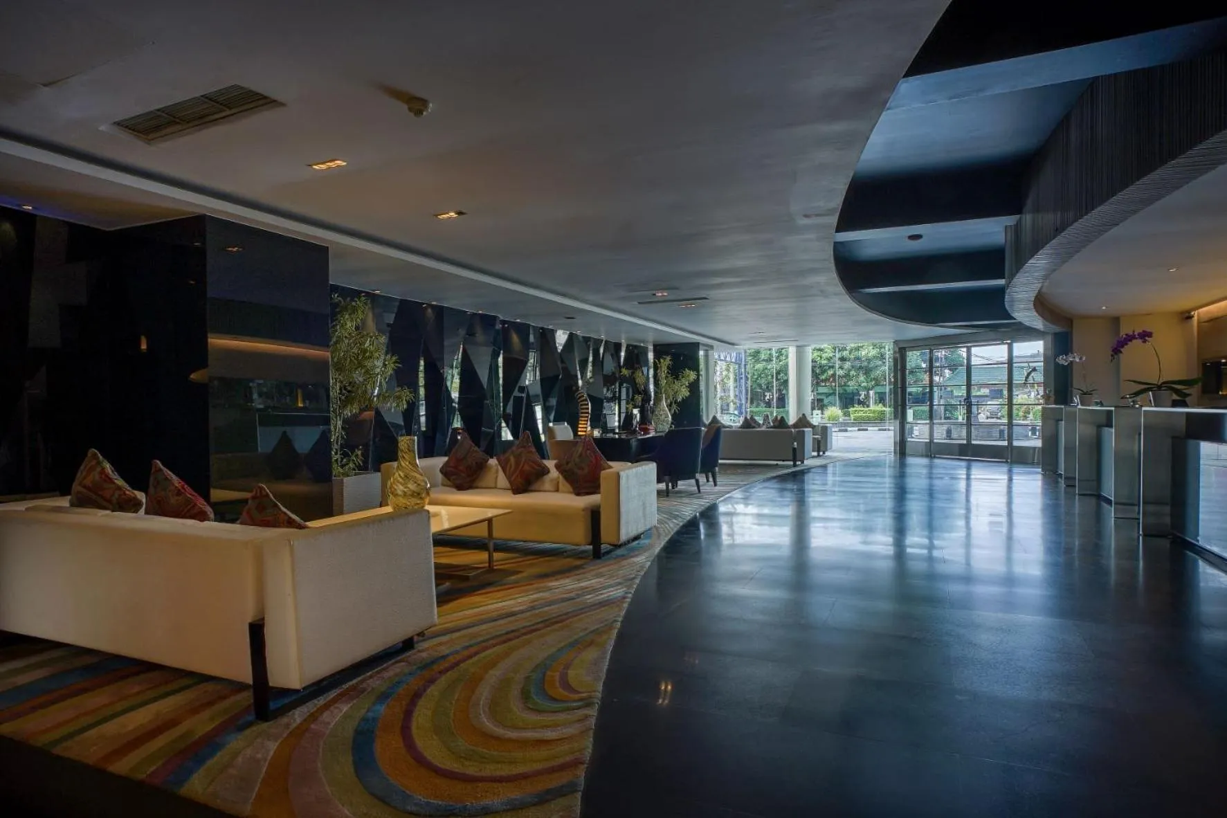 Lobby or reception in ARTOTEL TS Suites Surabaya