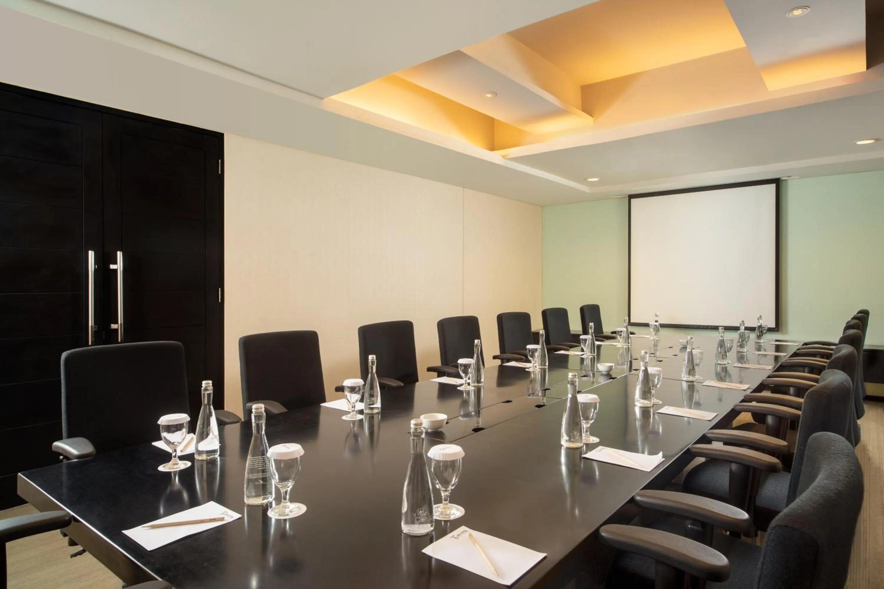 Meeting/conference room in ARTOTEL TS Suites Surabaya