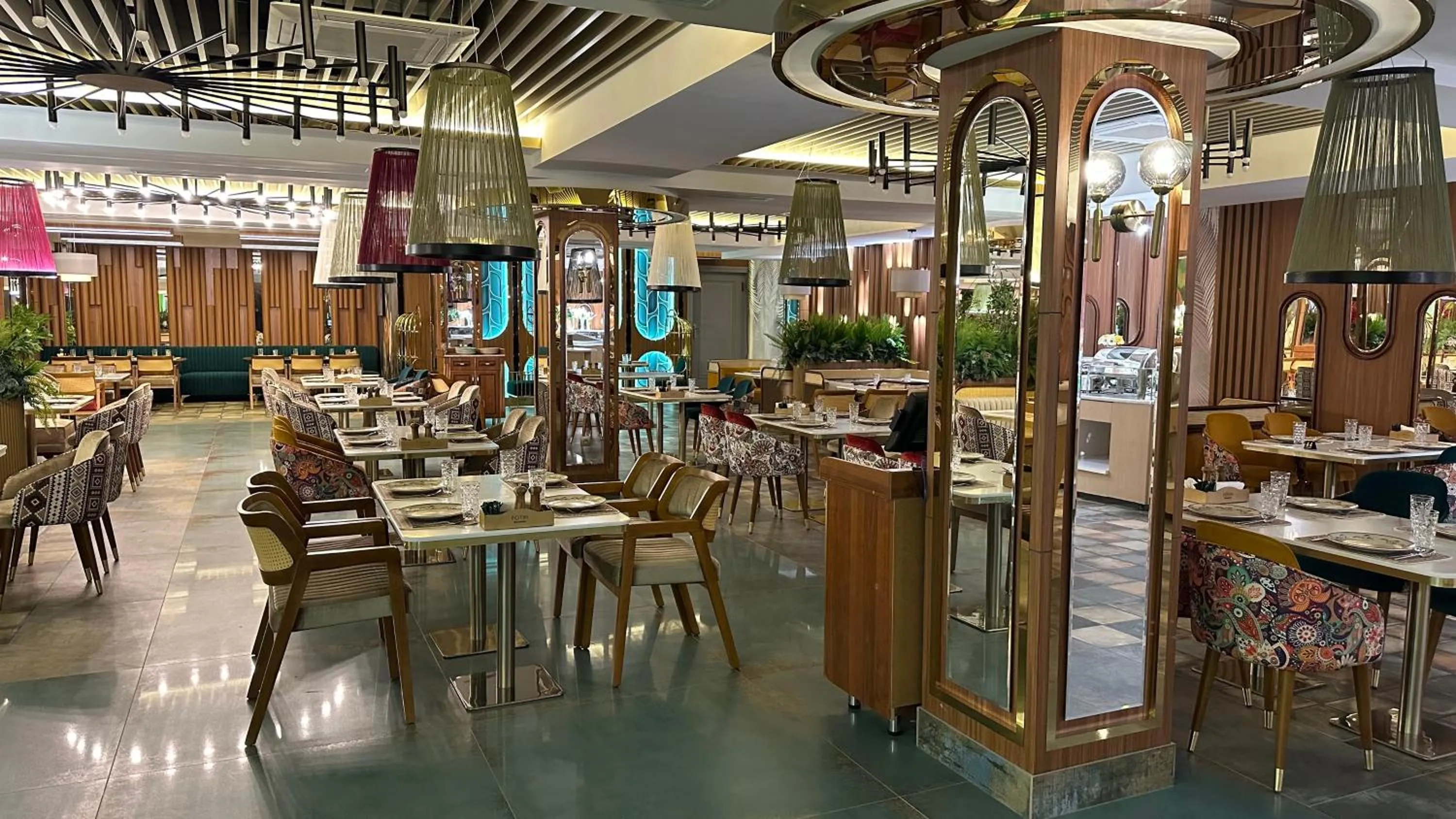 Restaurant/places to eat in King Plaza Hotel