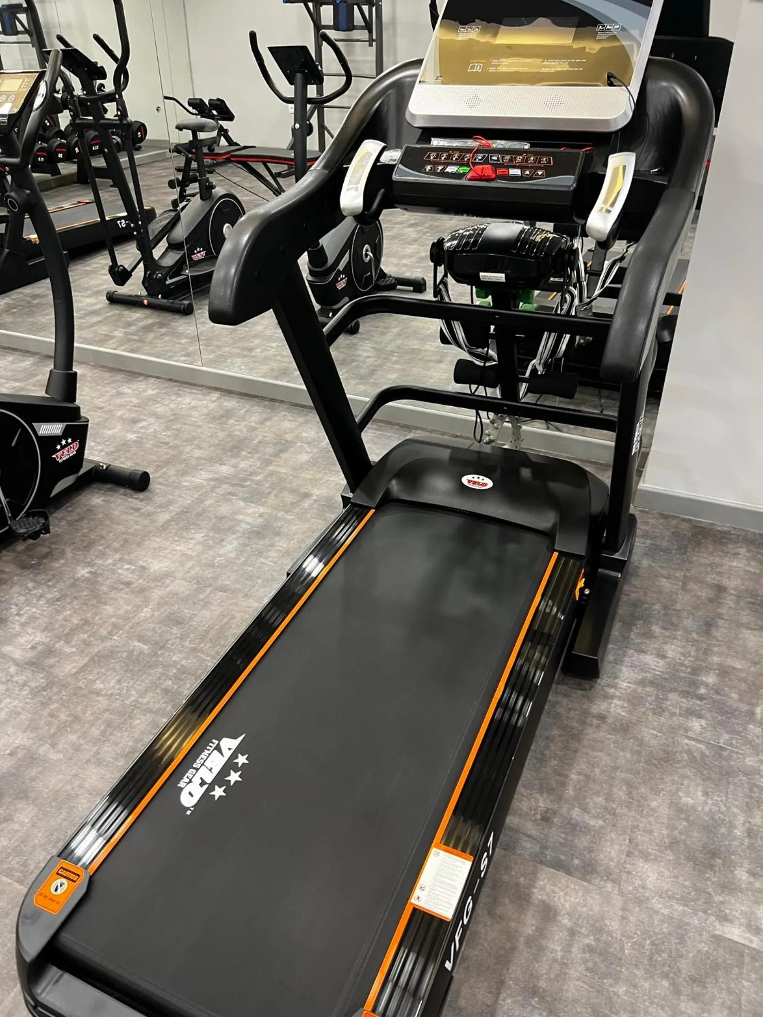 Fitness centre/facilities in King Plaza Hotel