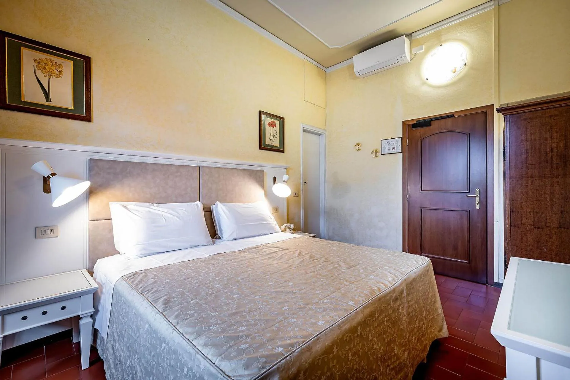 Bed in Hotel Alessandra