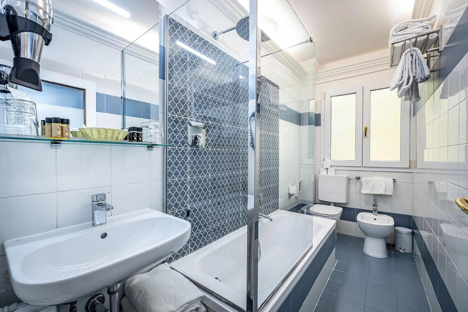 Shower in Hotel Alessandra