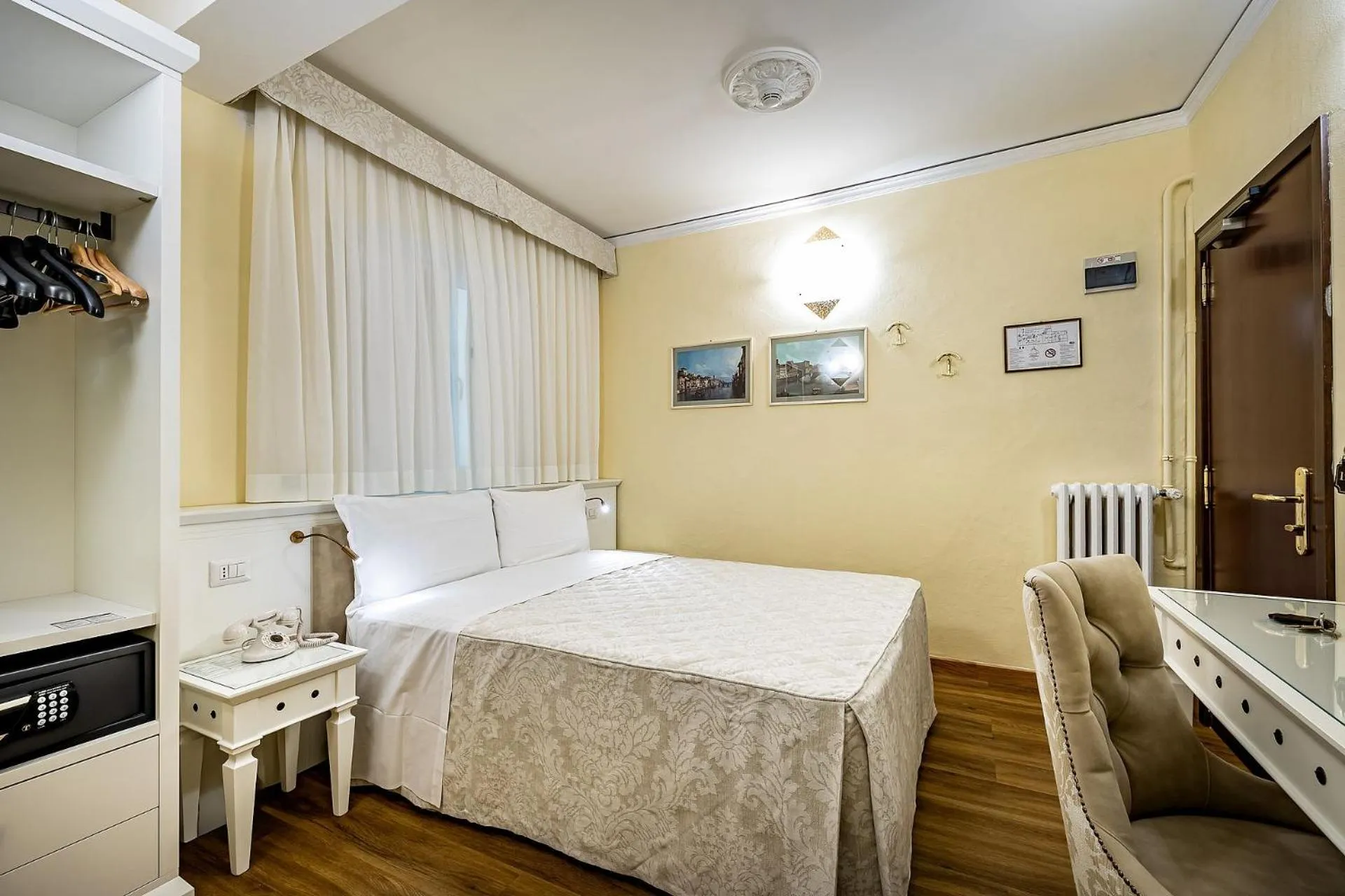 Bed in Hotel Alessandra