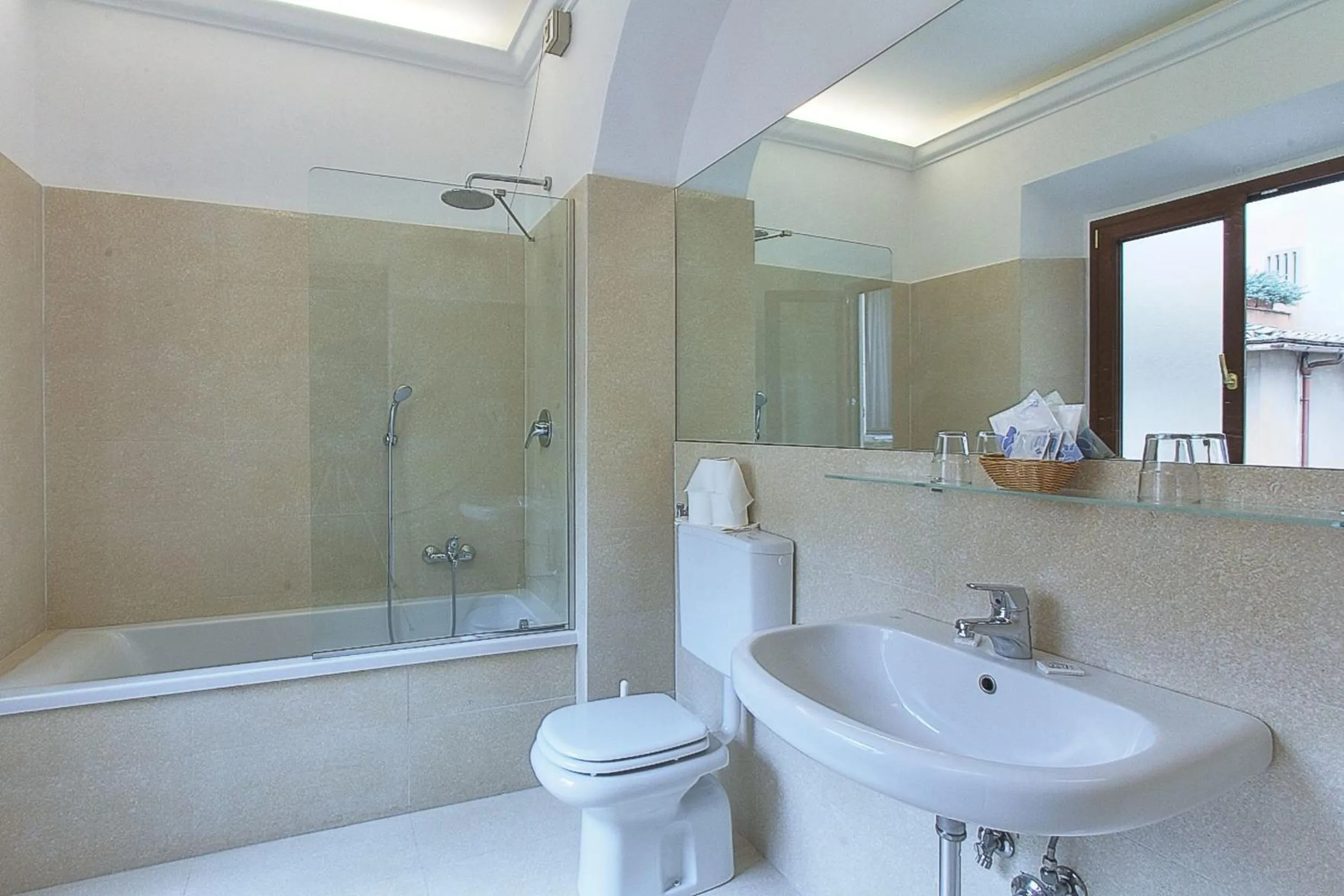 Shower in Hotel Alessandra