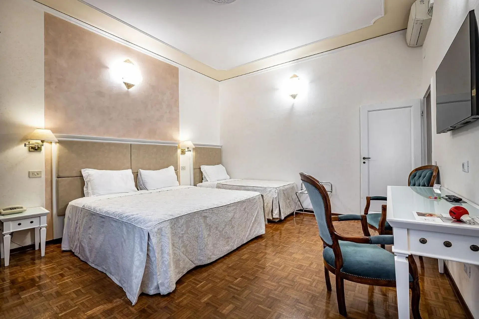 Triple Room in Hotel Alessandra Triple Room in Hotel Alessandra