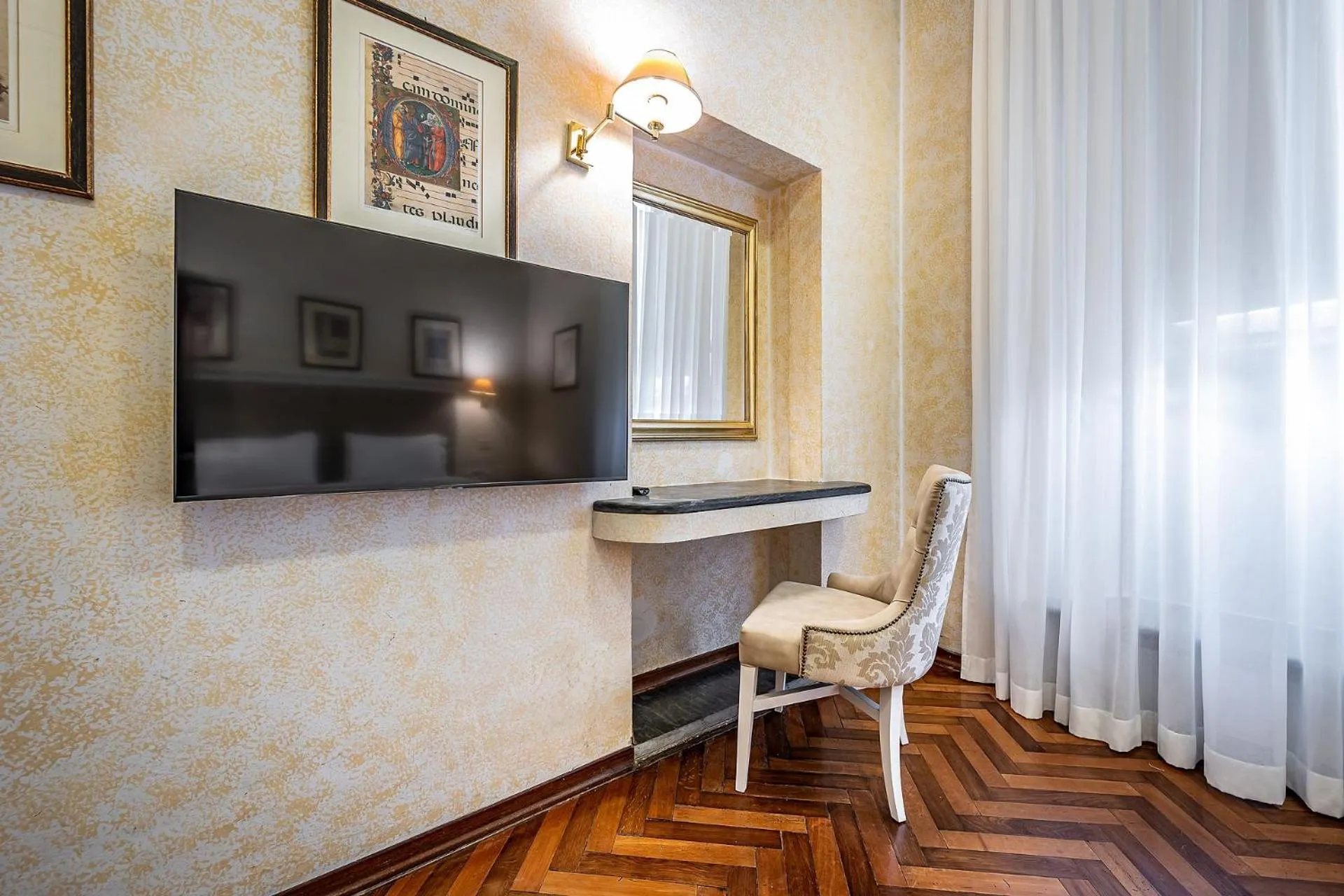 TV and multimedia in Hotel Alessandra