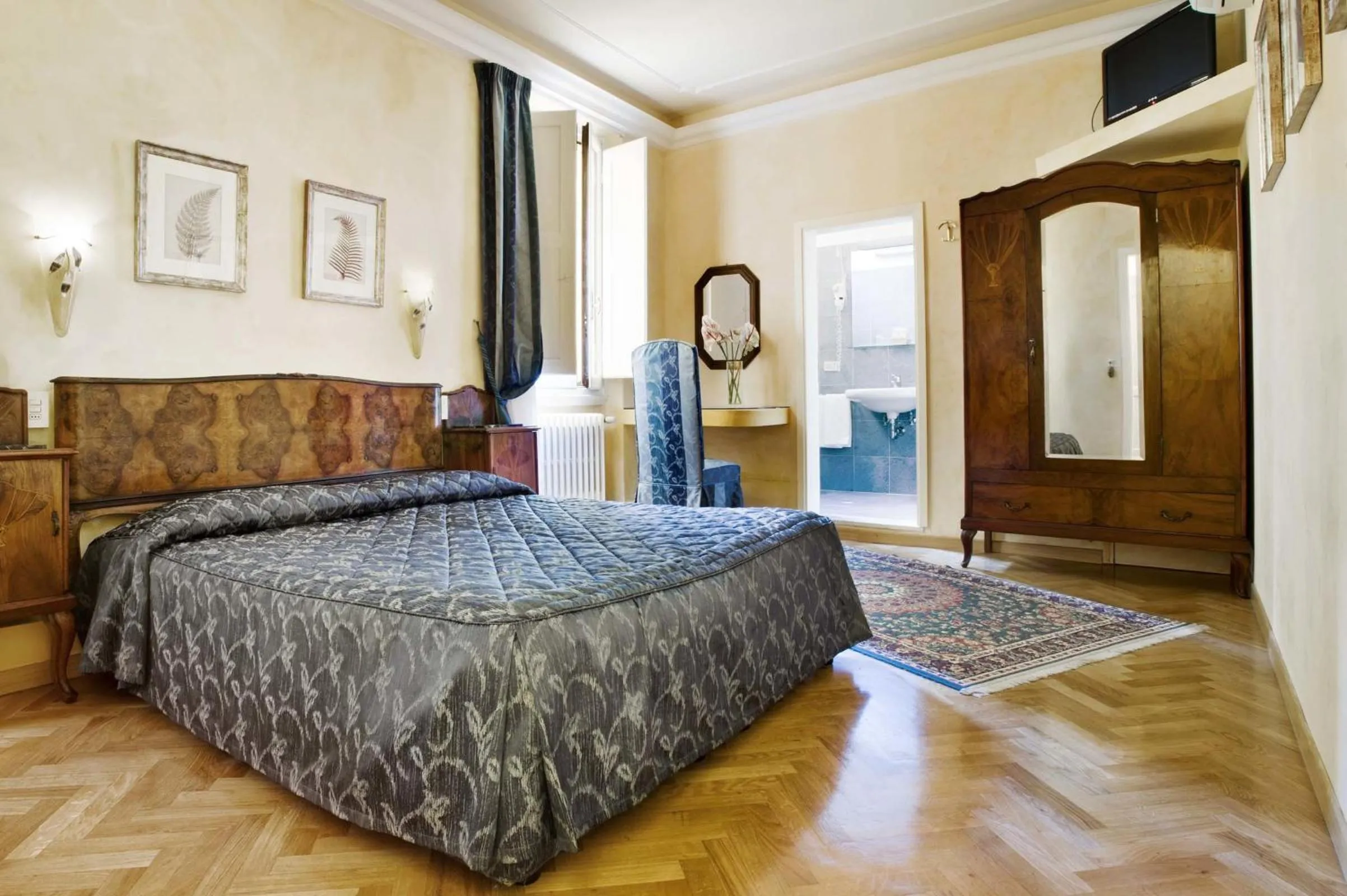 TV and multimedia, Bed in Hotel Alessandra