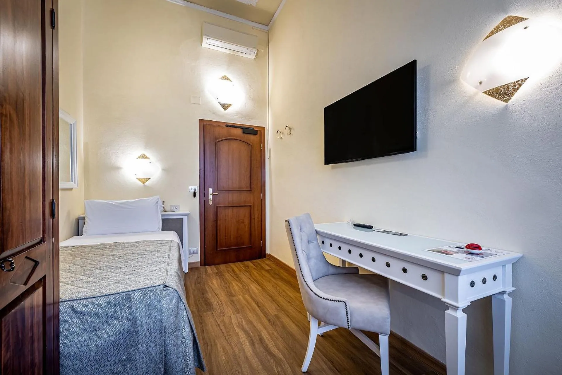 Photo of the whole room, Bed in Hotel Alessandra