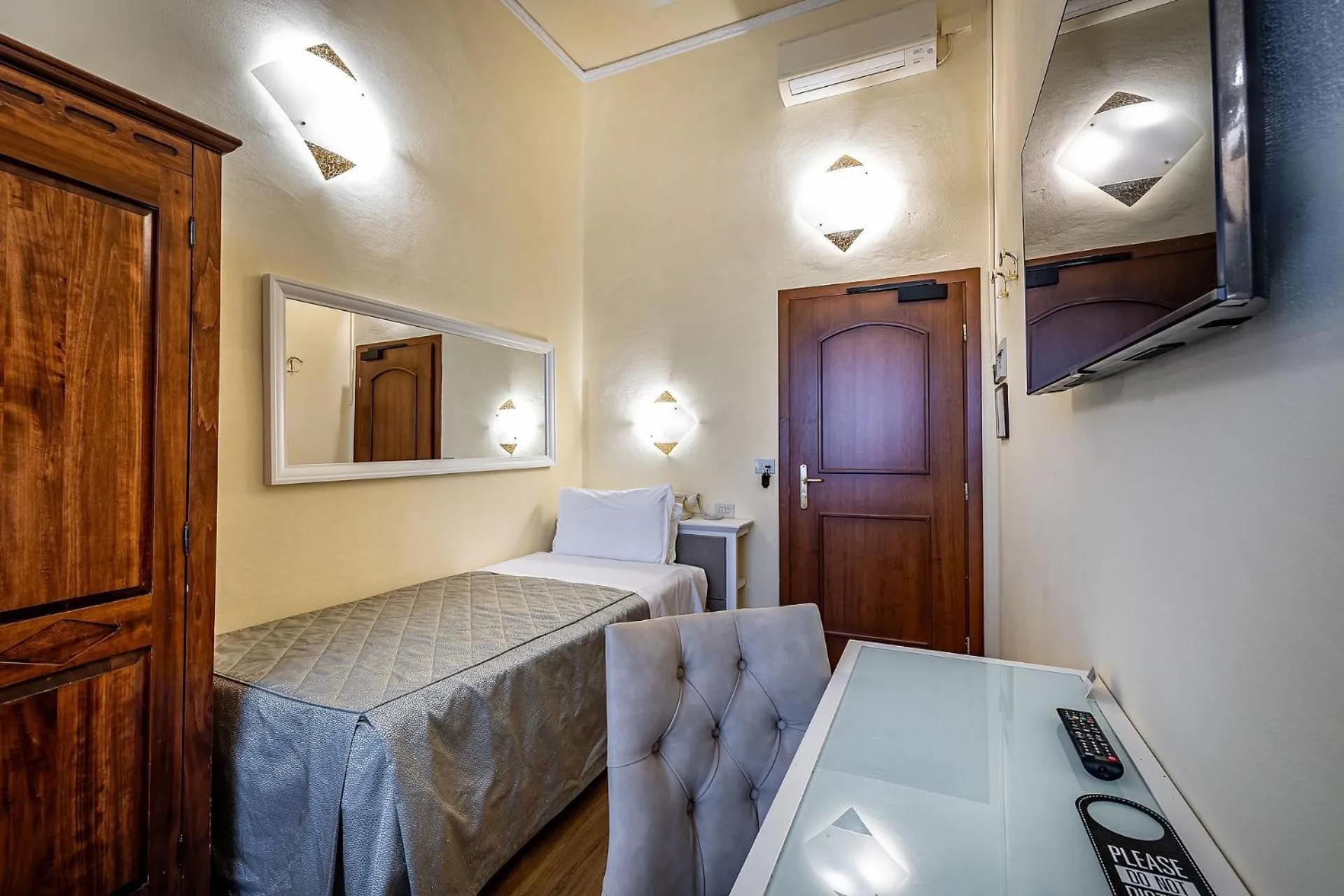 Photo of the whole room, Bed in Hotel Alessandra