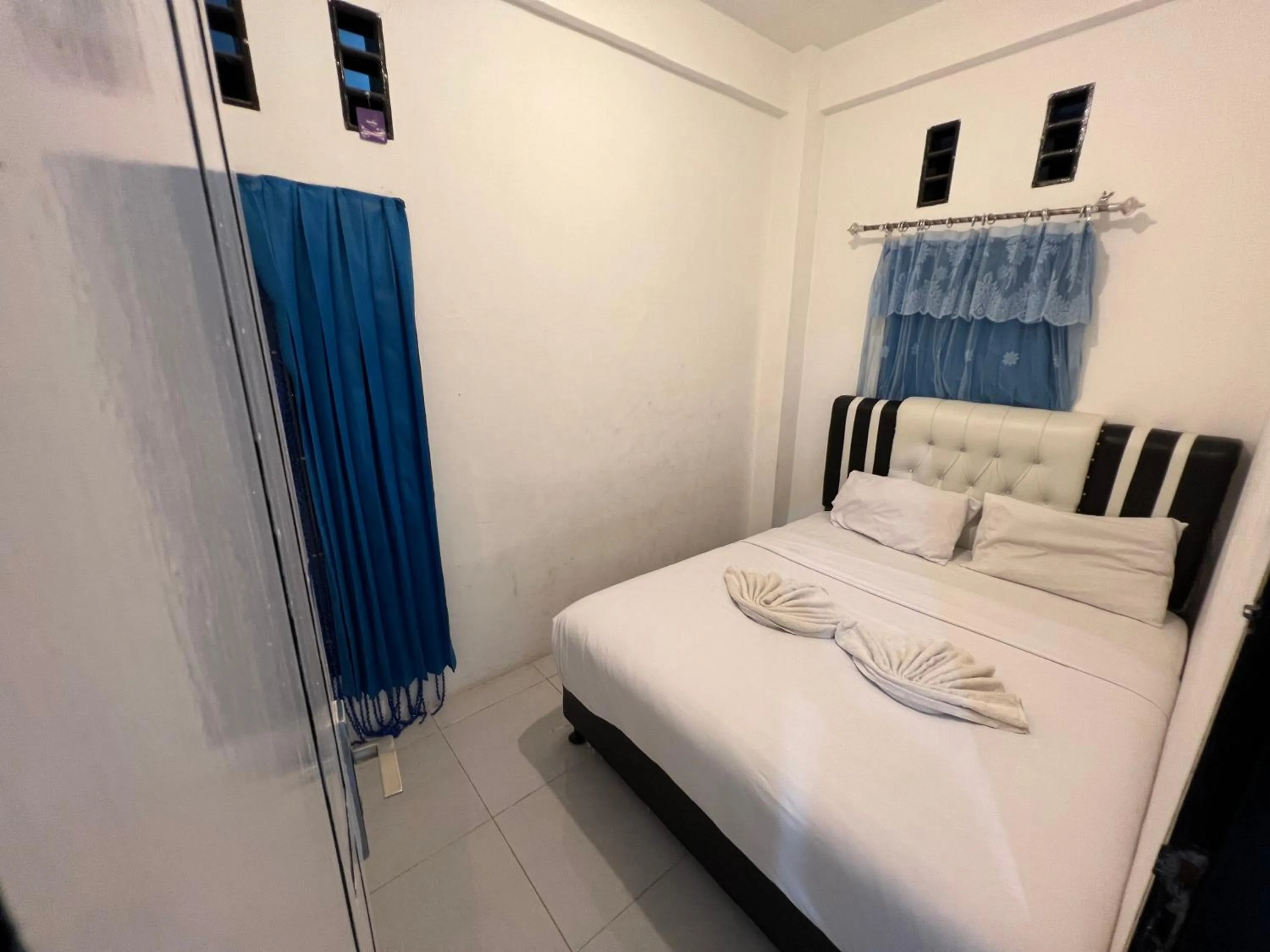 Bed in Dnaiko Syariah Hotel