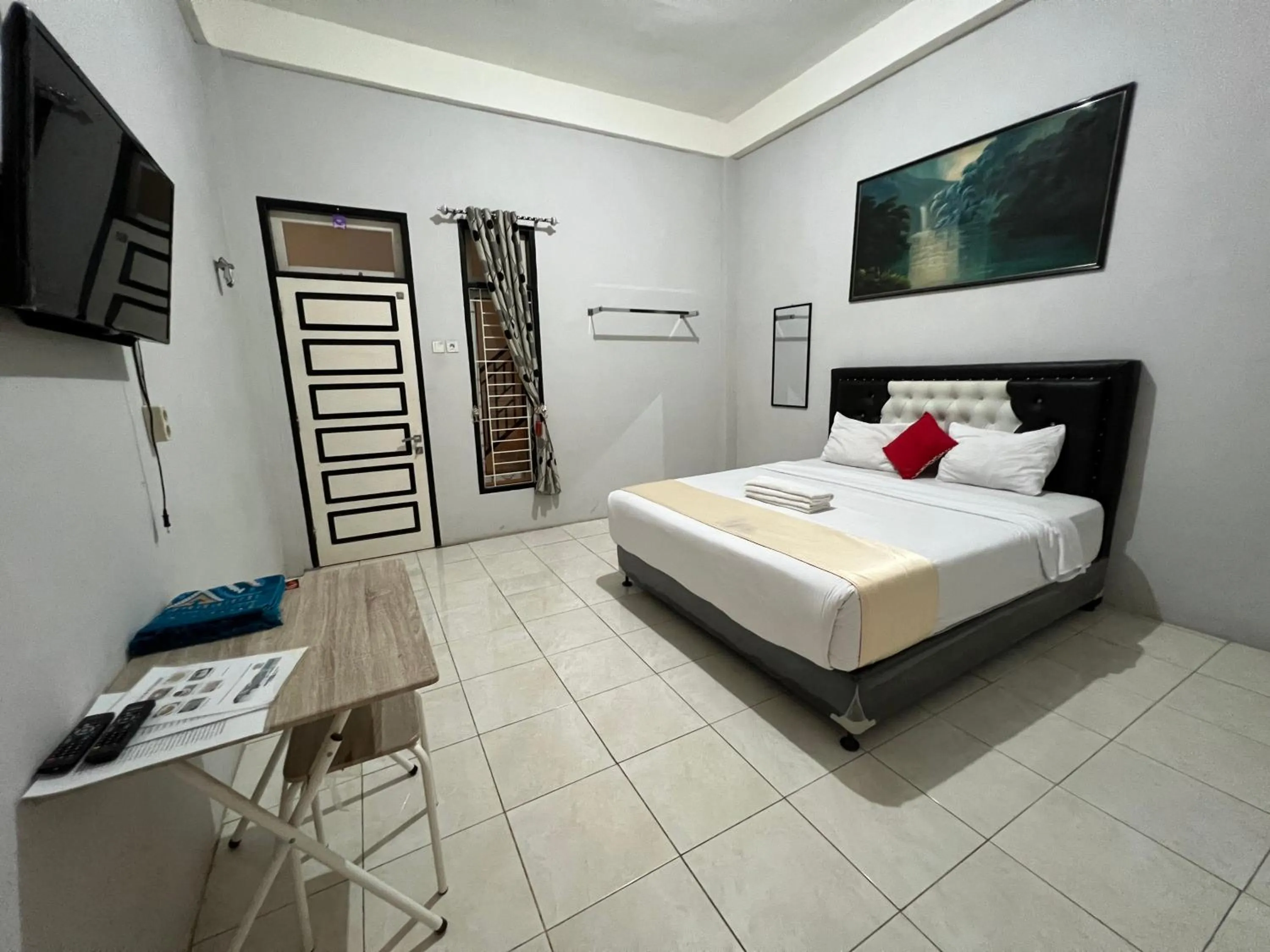 Bed in Dnaiko Syariah Hotel