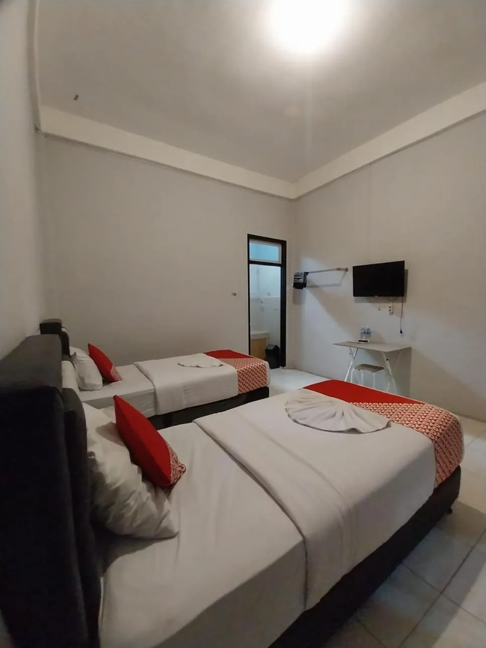 Bed in Dnaiko Syariah Hotel