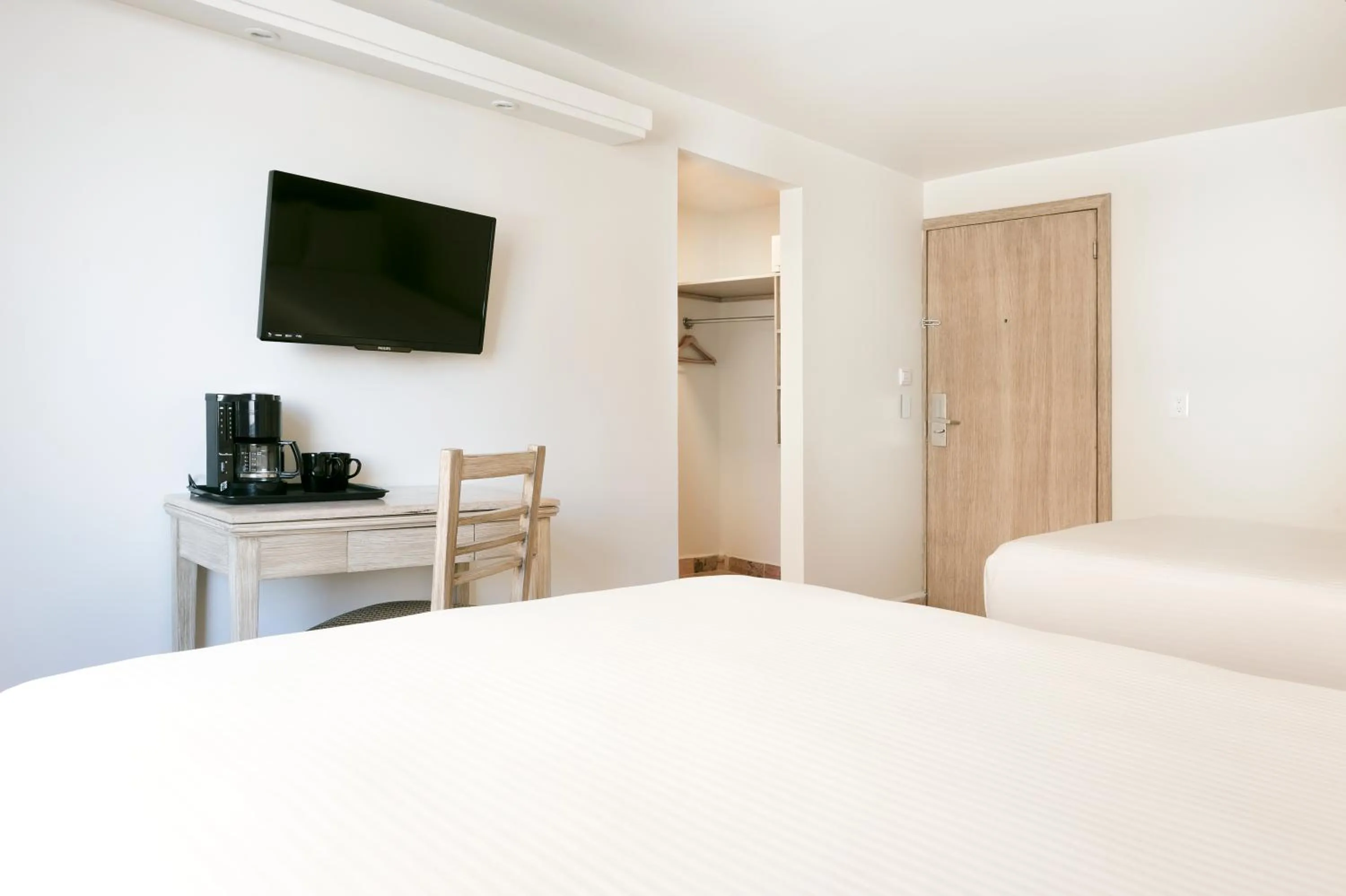 Photo of the whole room, Bed in Gamma Villahermosa Centro