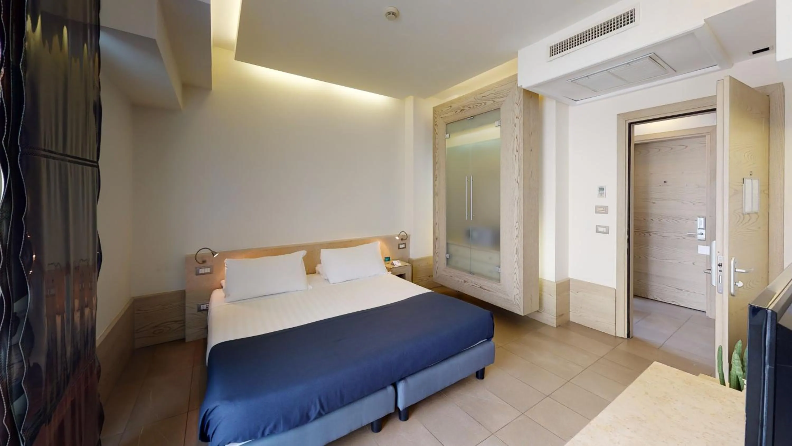 Bedroom, Bed in Smy Aran Blu Roma Mare