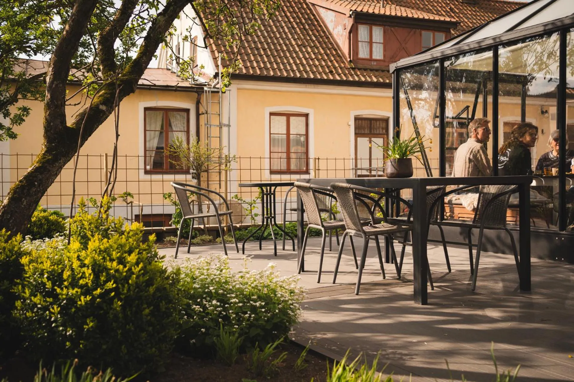 Garden in Två Systrar B&B