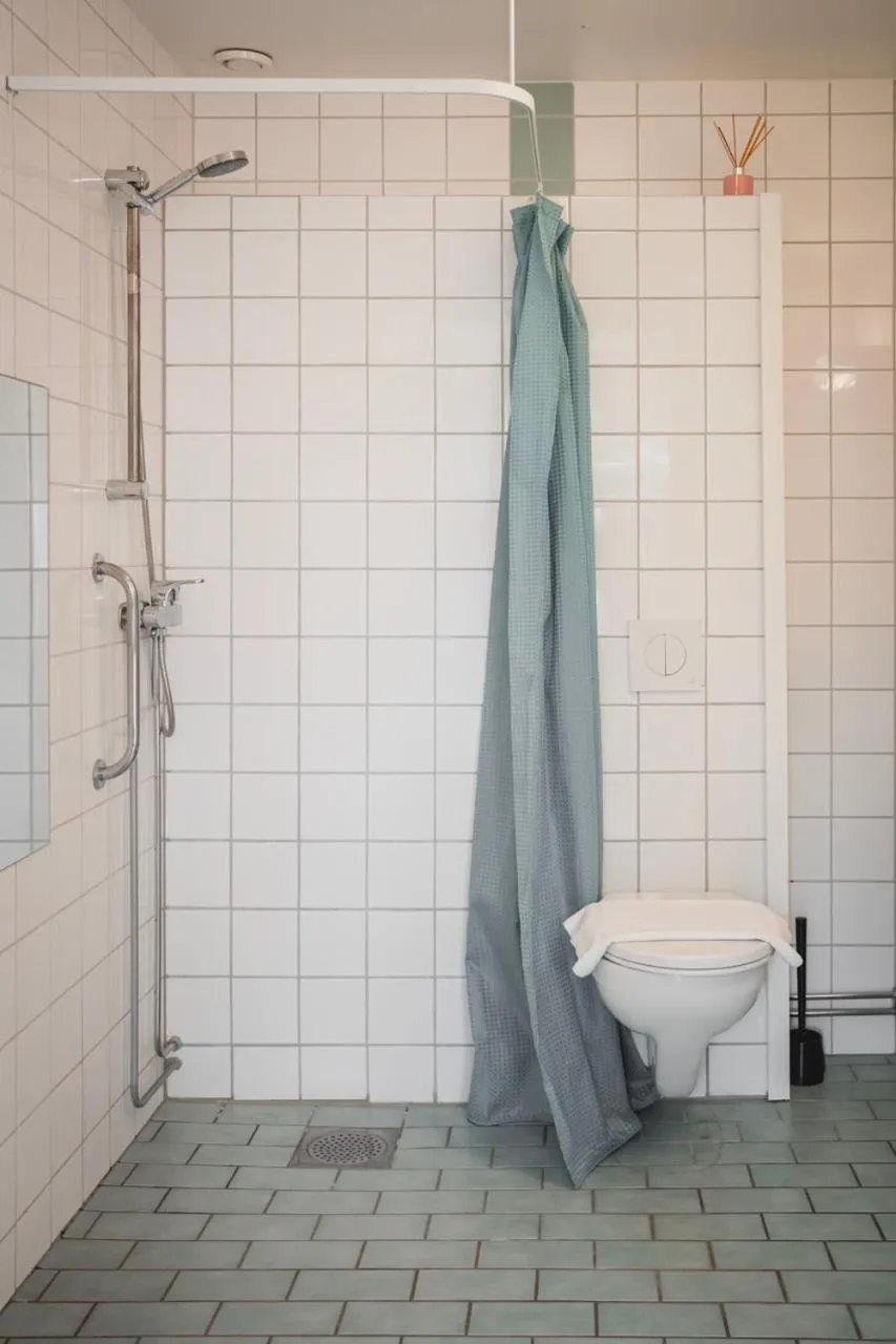 Shower in Två Systrar B&B