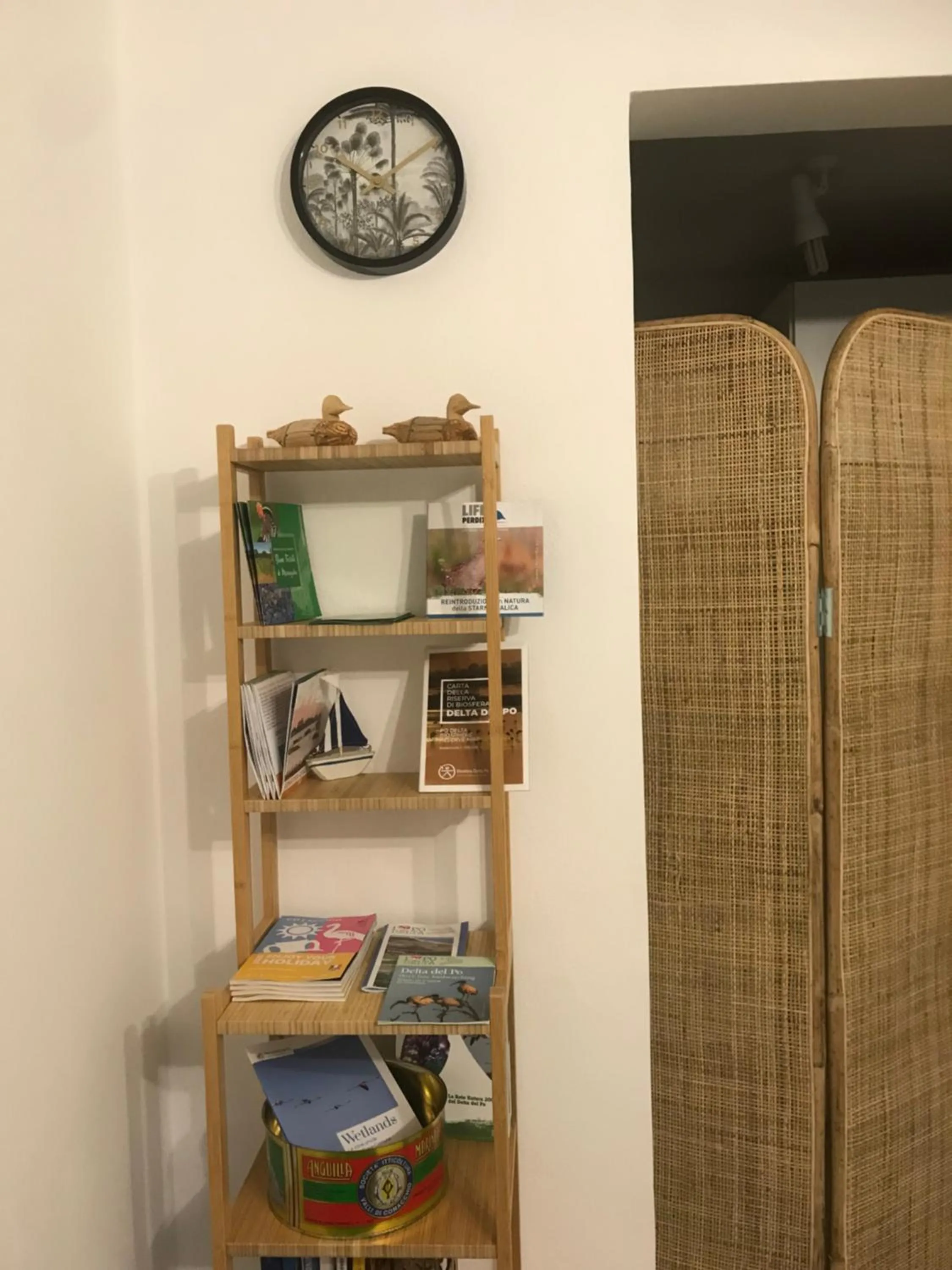 Library in B&B La Bohème Porto Garibaldi