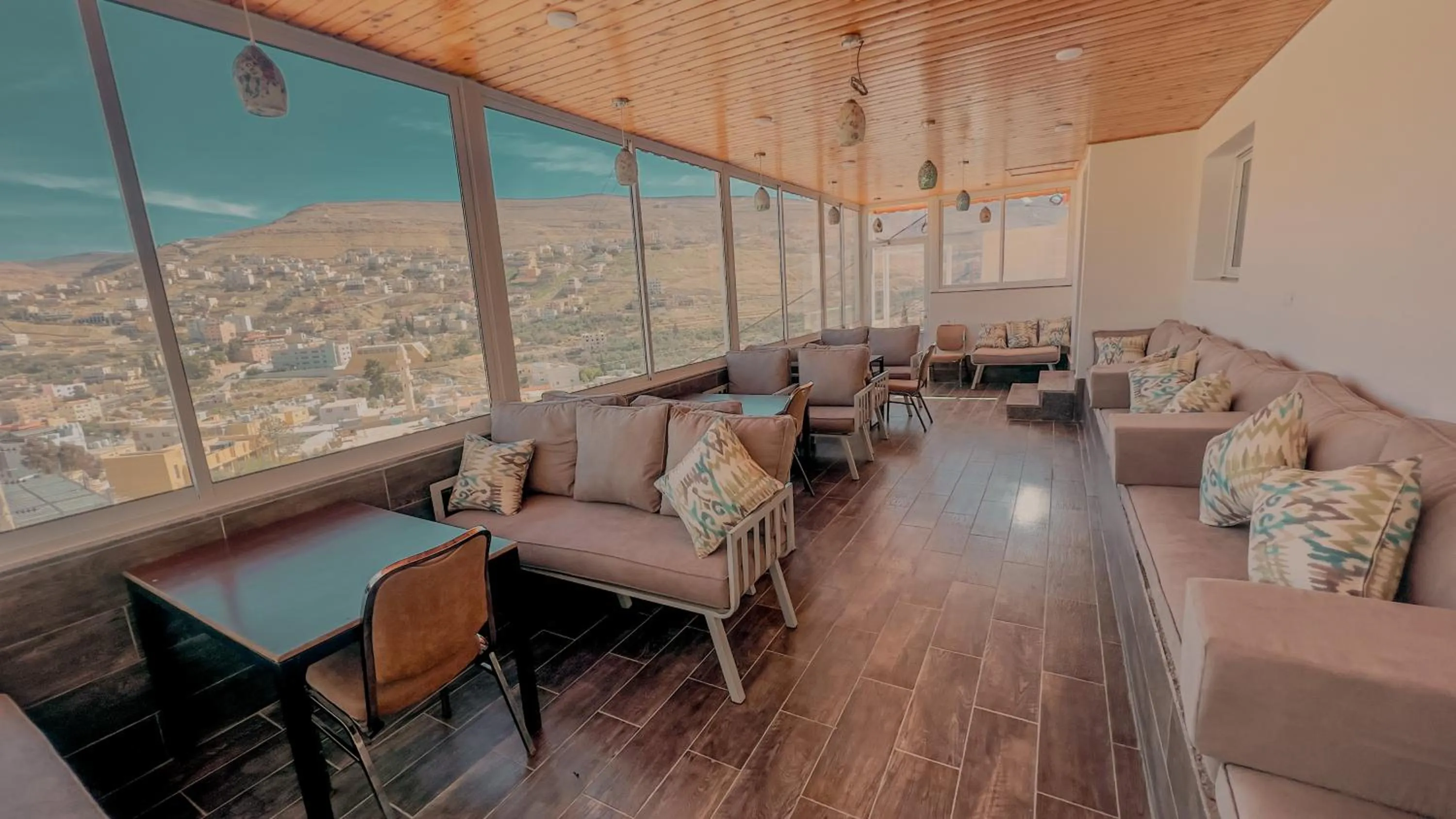 Restaurant/places to eat in Beit Alshabaan Inn