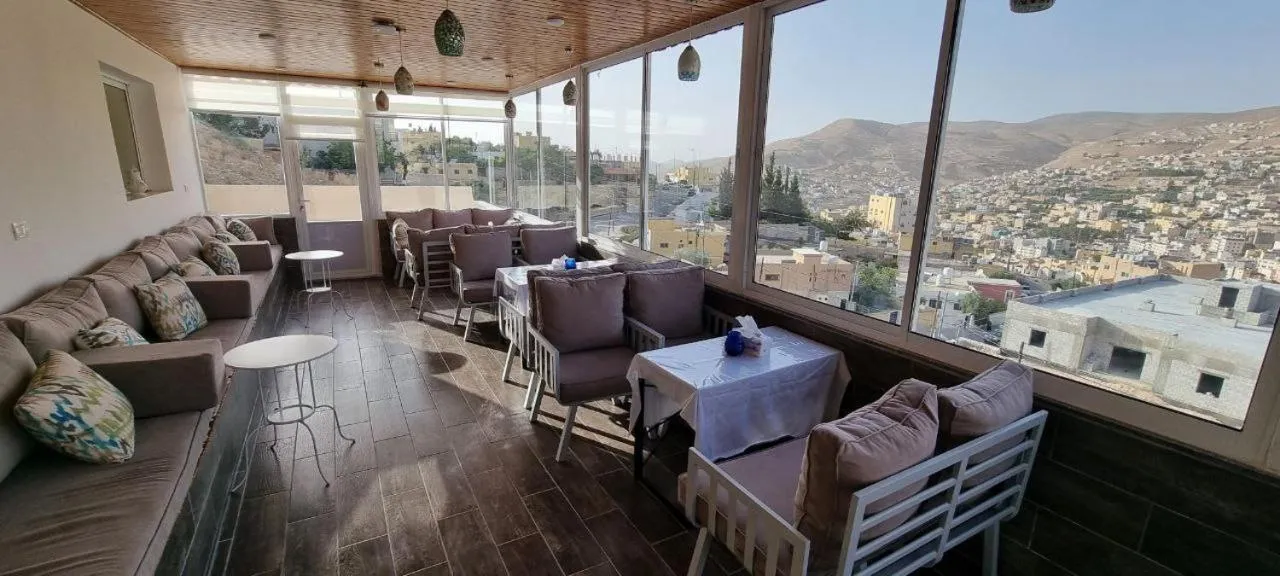 Restaurant/places to eat in Beit Alshabaan Inn
