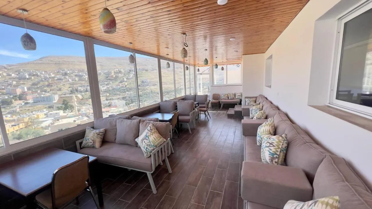 Restaurant/places to eat in Beit Alshabaan Inn