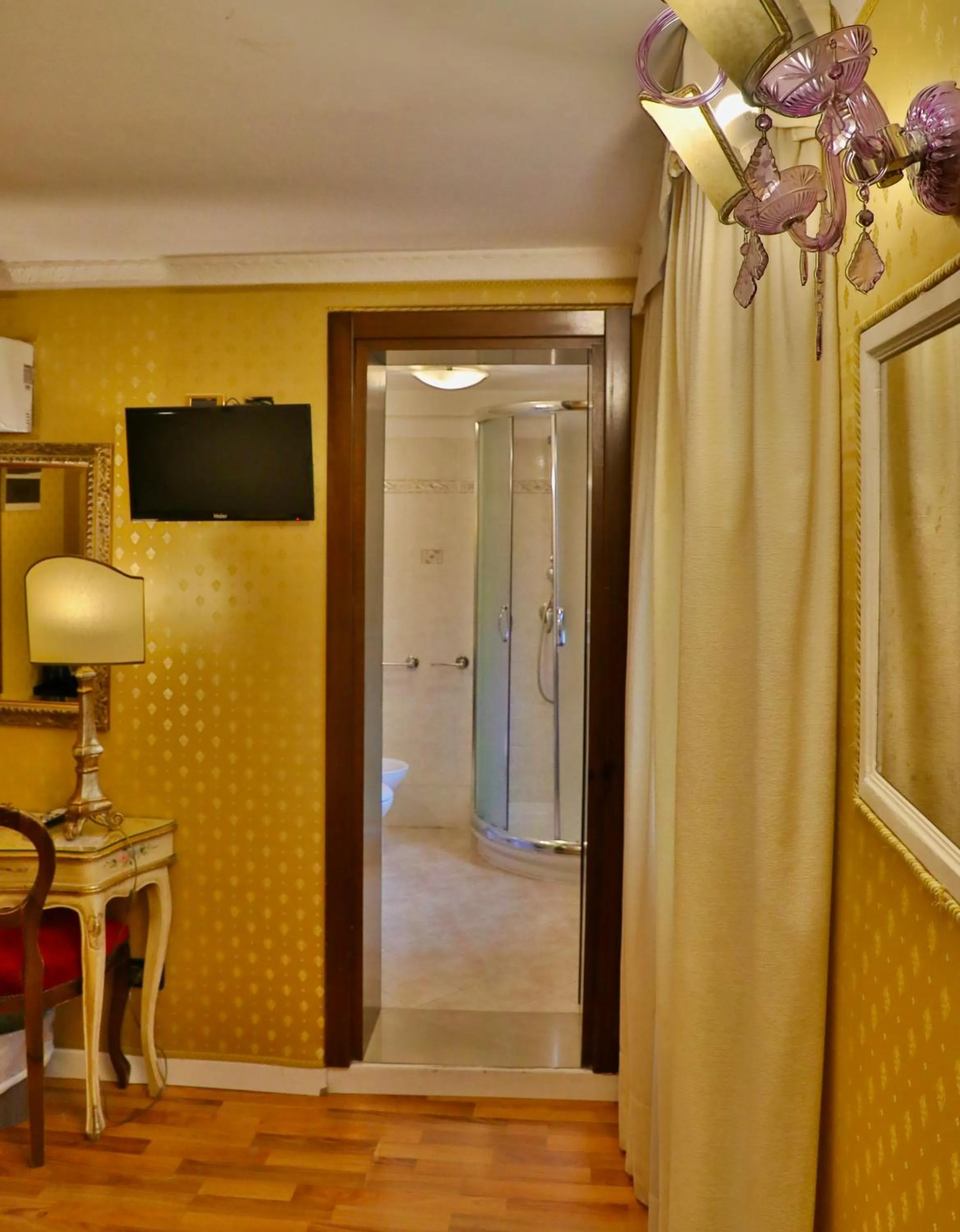 Bathroom in Hotel Noemi