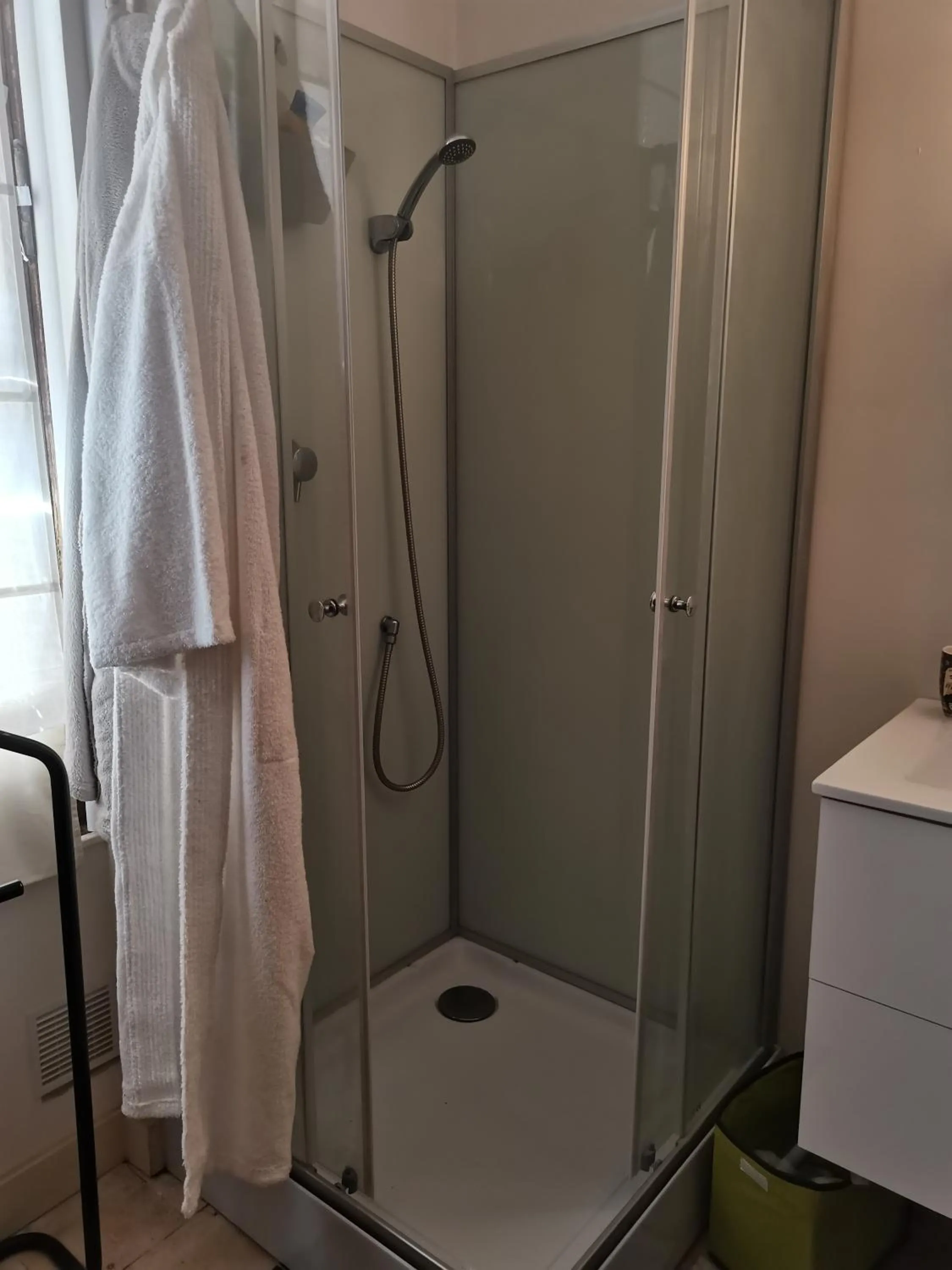 Bathroom in La Chambre de la Mine