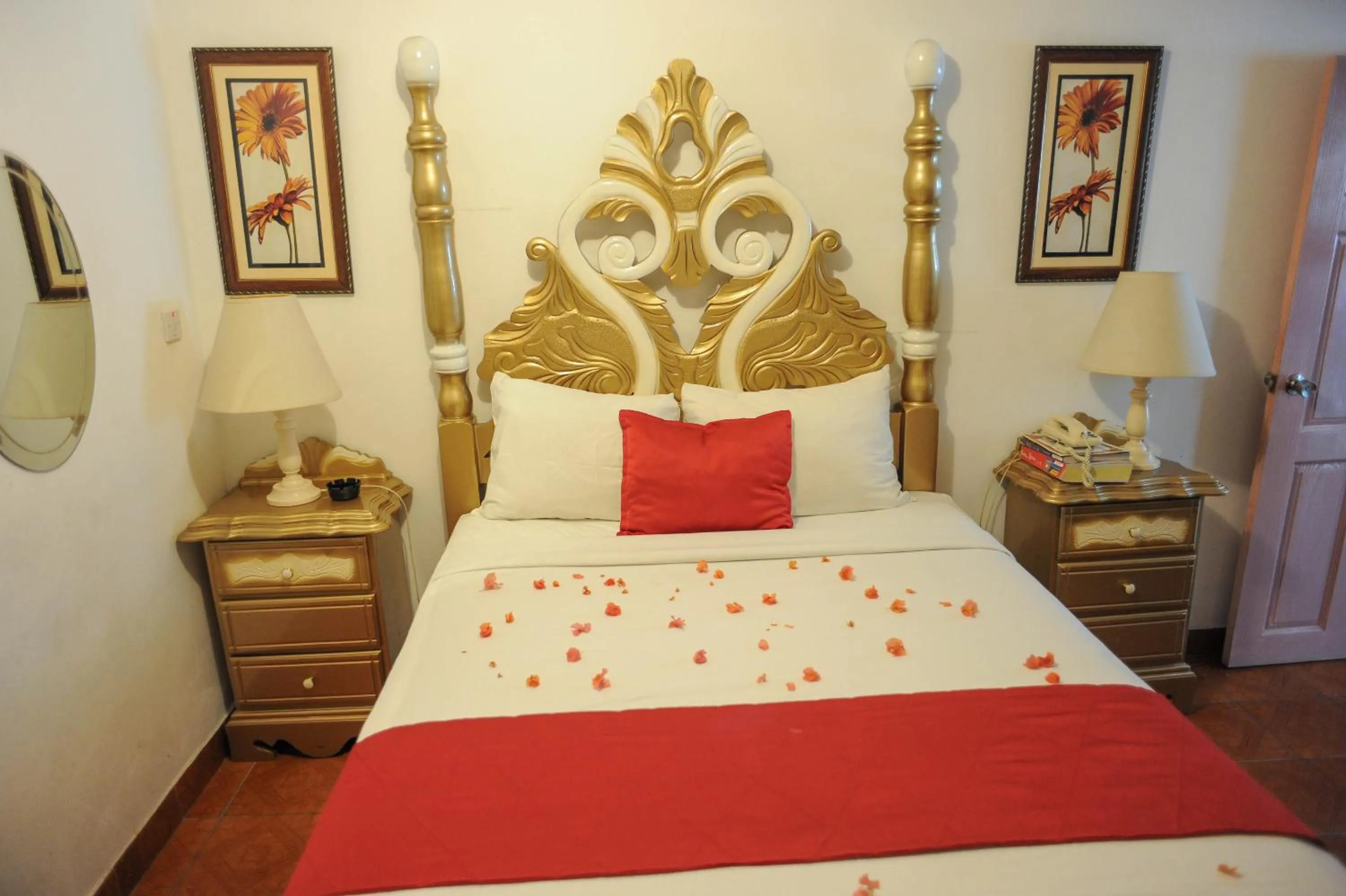 Bedroom, Bed in Glorianna Hotel