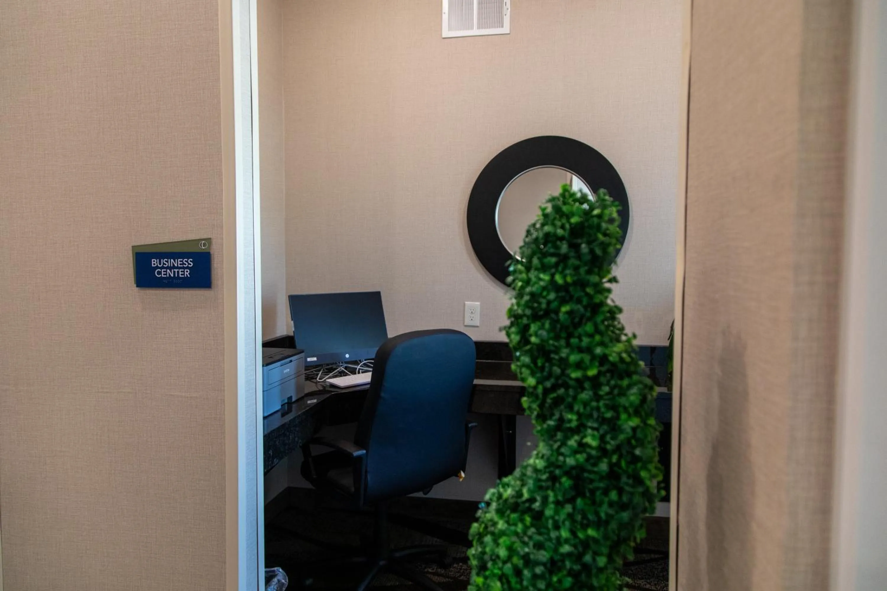 Business facilities in Cobblestone Inn & Suites -Springfield