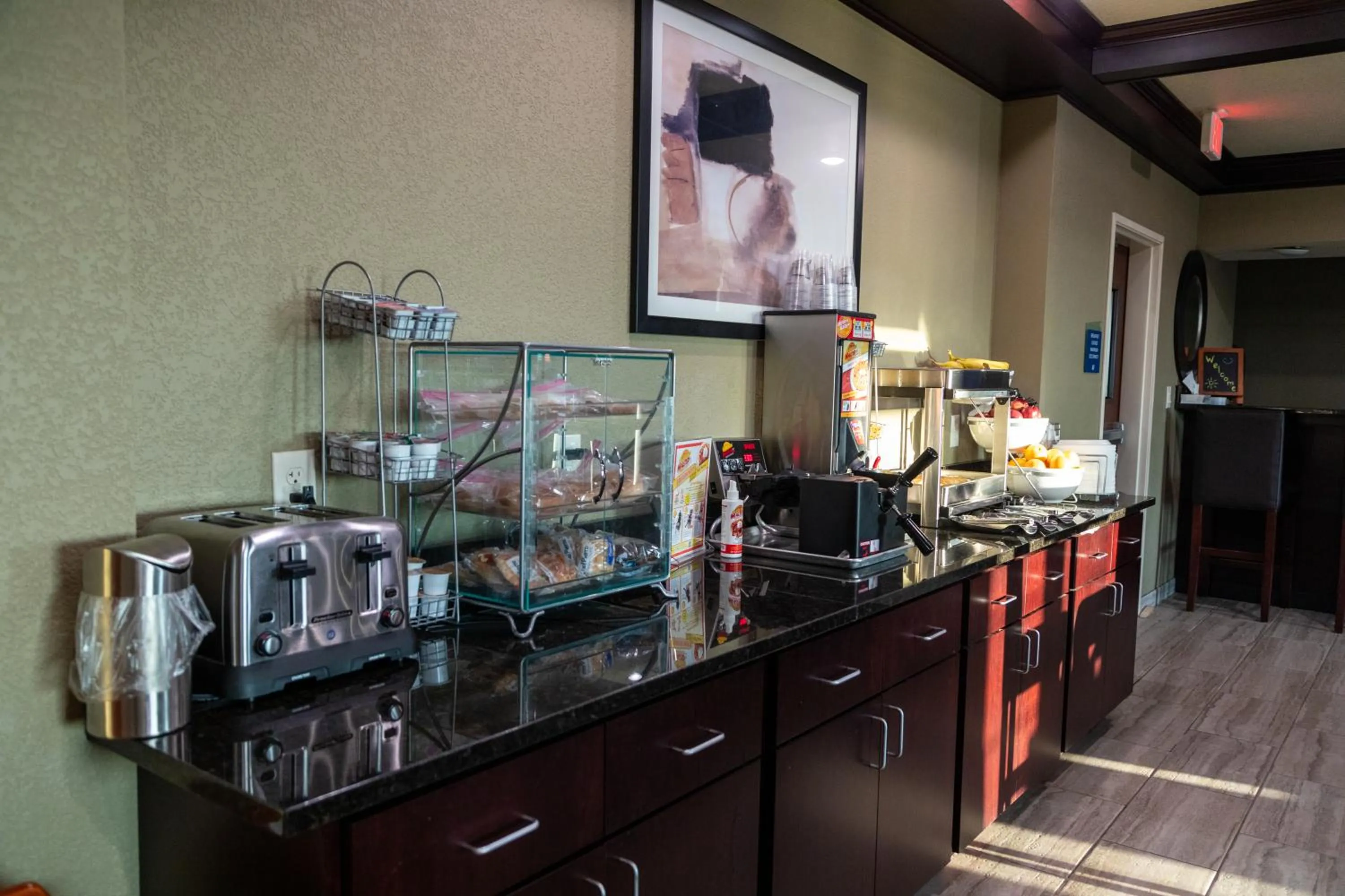 Breakfast in Cobblestone Inn & Suites -Springfield