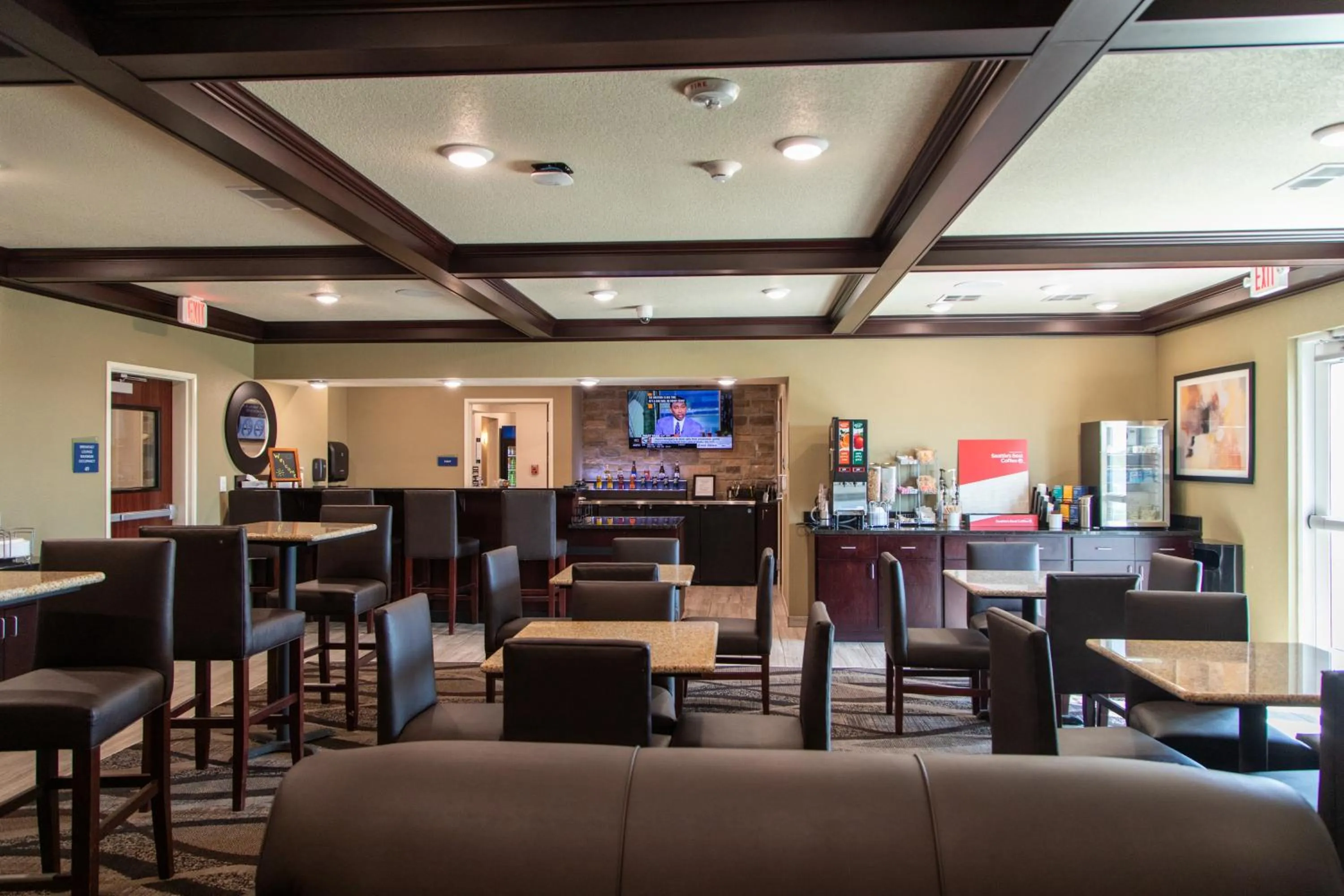 Lounge or bar in Cobblestone Inn & Suites -Springfield