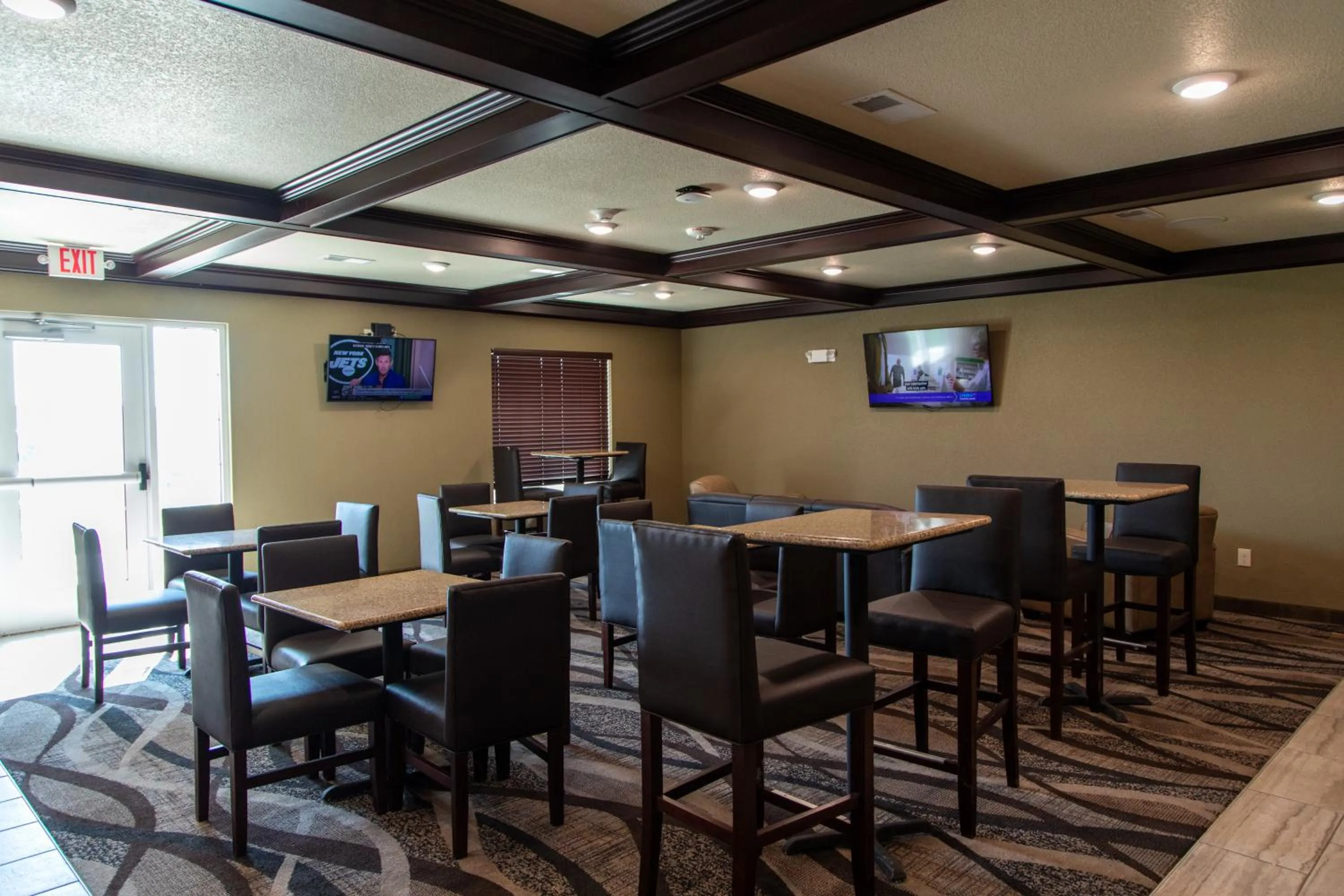 Lounge or bar in Cobblestone Inn & Suites -Springfield