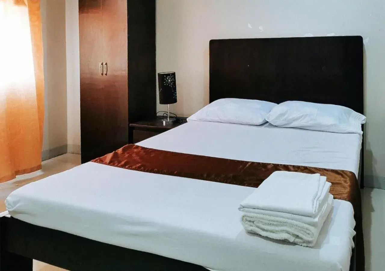 Double Room in RedDoorz Segra Square Pension House Double Room in RedDoorz Segra Square Pension House